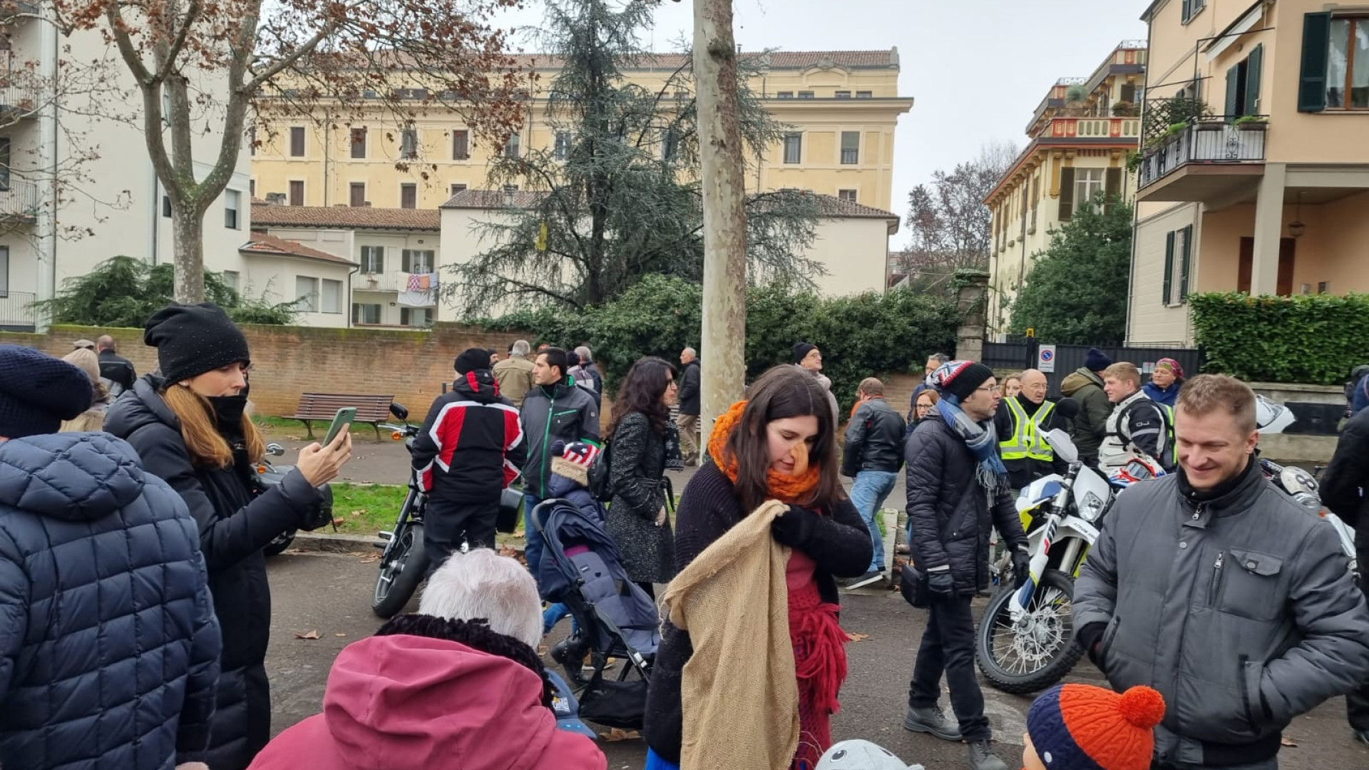 Dopo due anni di stop è tornata la Motobefana: 200 "bikers" per le vie del centro