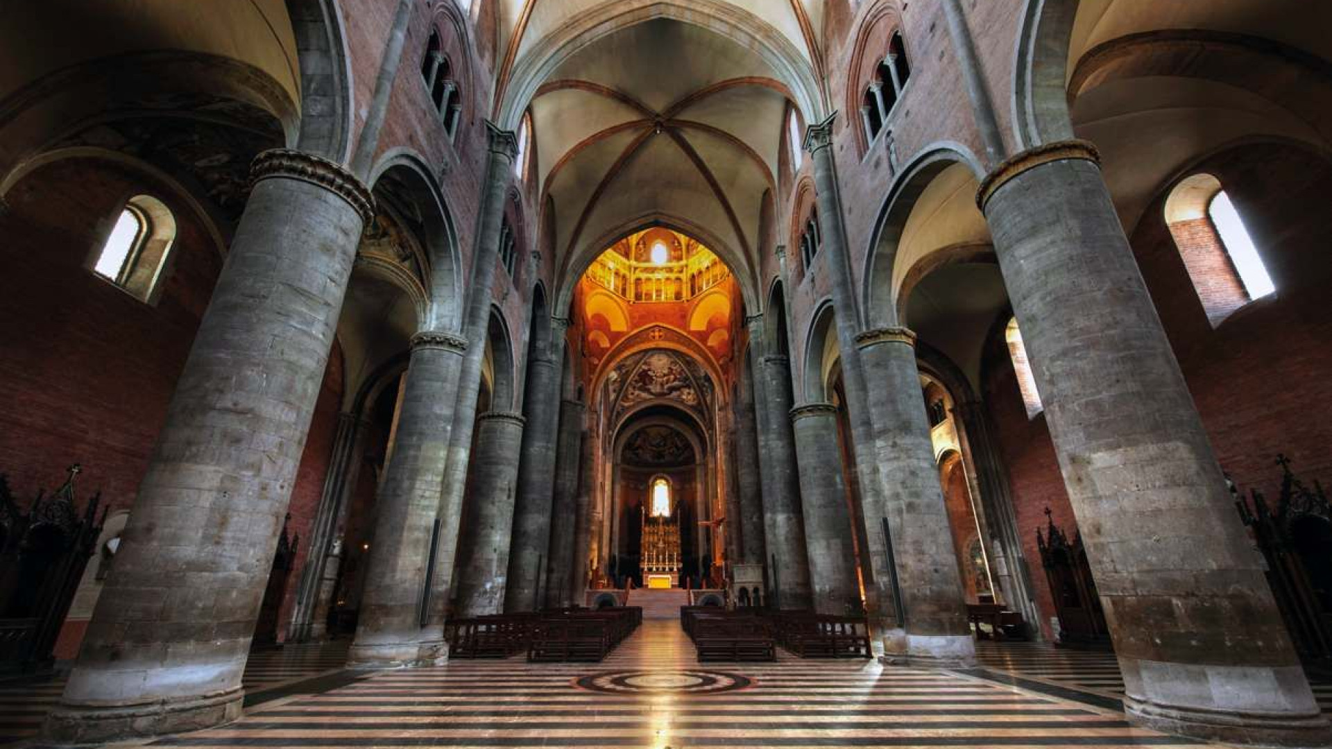 Lanciano petardo in Duomo durante la messa del vescovo. Paura tra i presenti