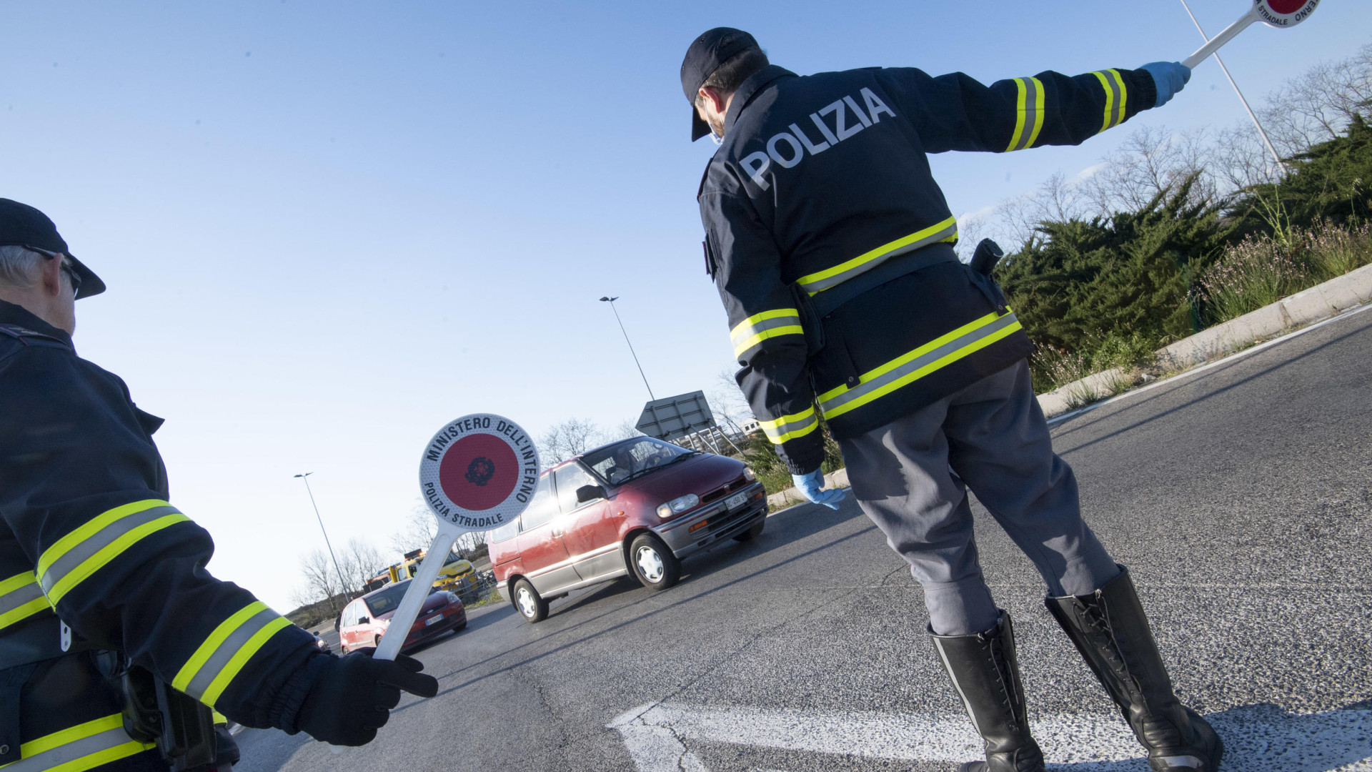 Controlli anti-covid: chiuso un negozio e 72 sanzioni in una settimana