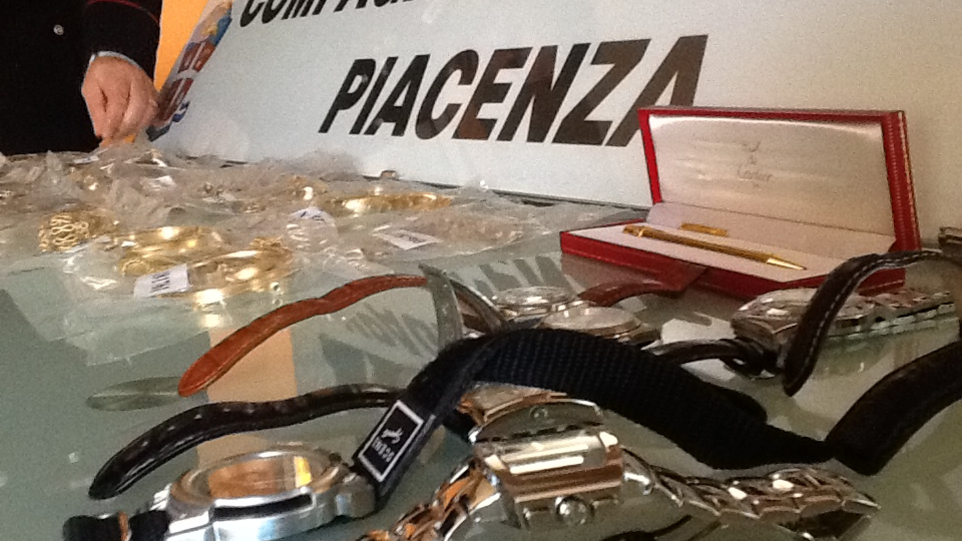 Derubava i pensionati: badante arrestato. Bottino 70mila euro