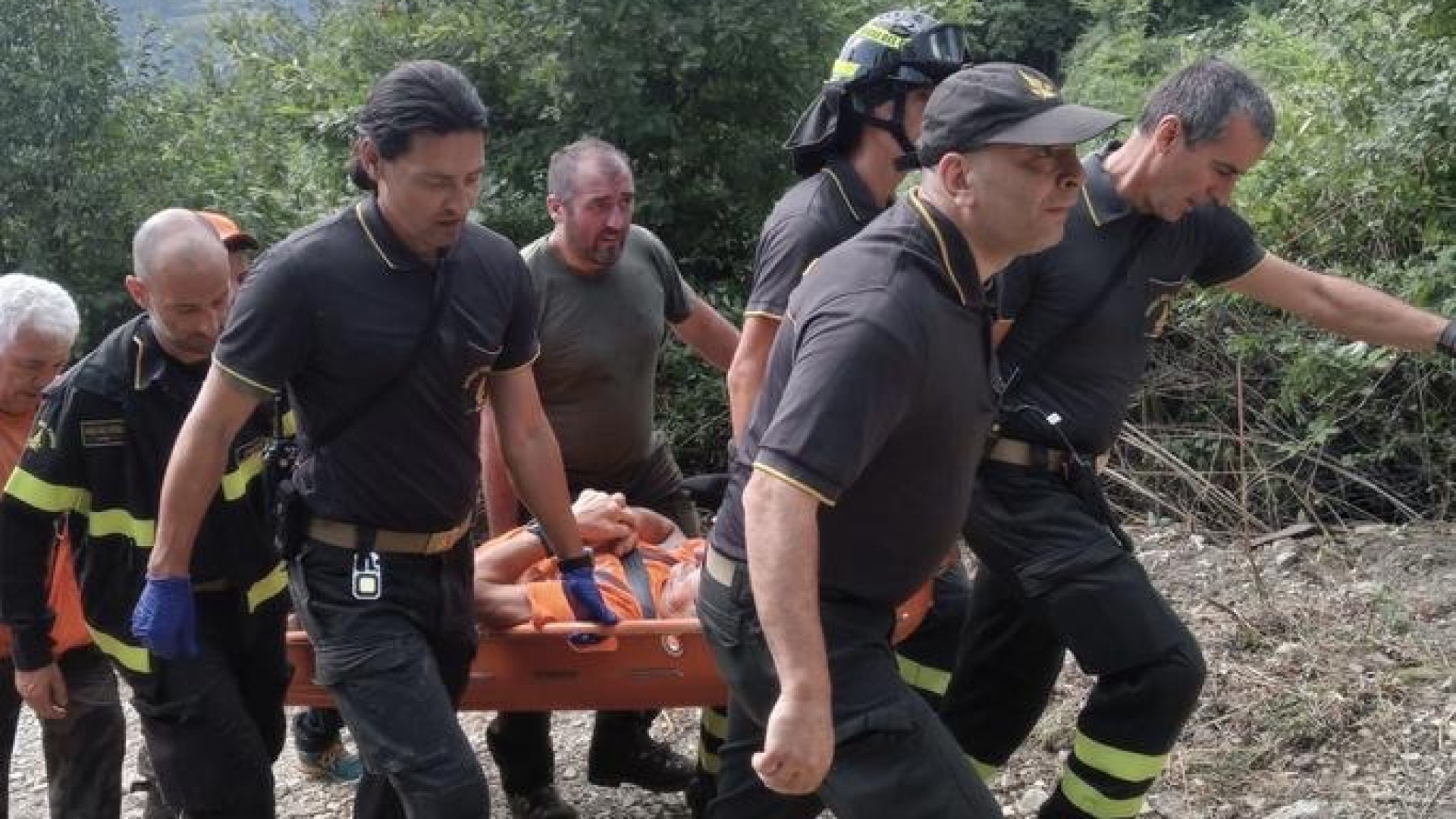 Scivola e cade nei boschi a Coli, 72enne ferito: intervengono i soccorsi