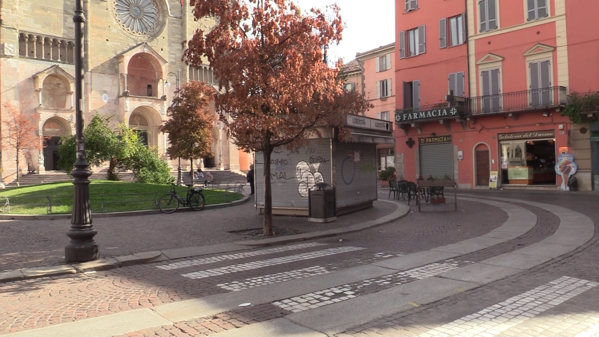 Chiuse e abbandonate, presto rimosse le ex edicole di via Baciocchi e piazza Duomo