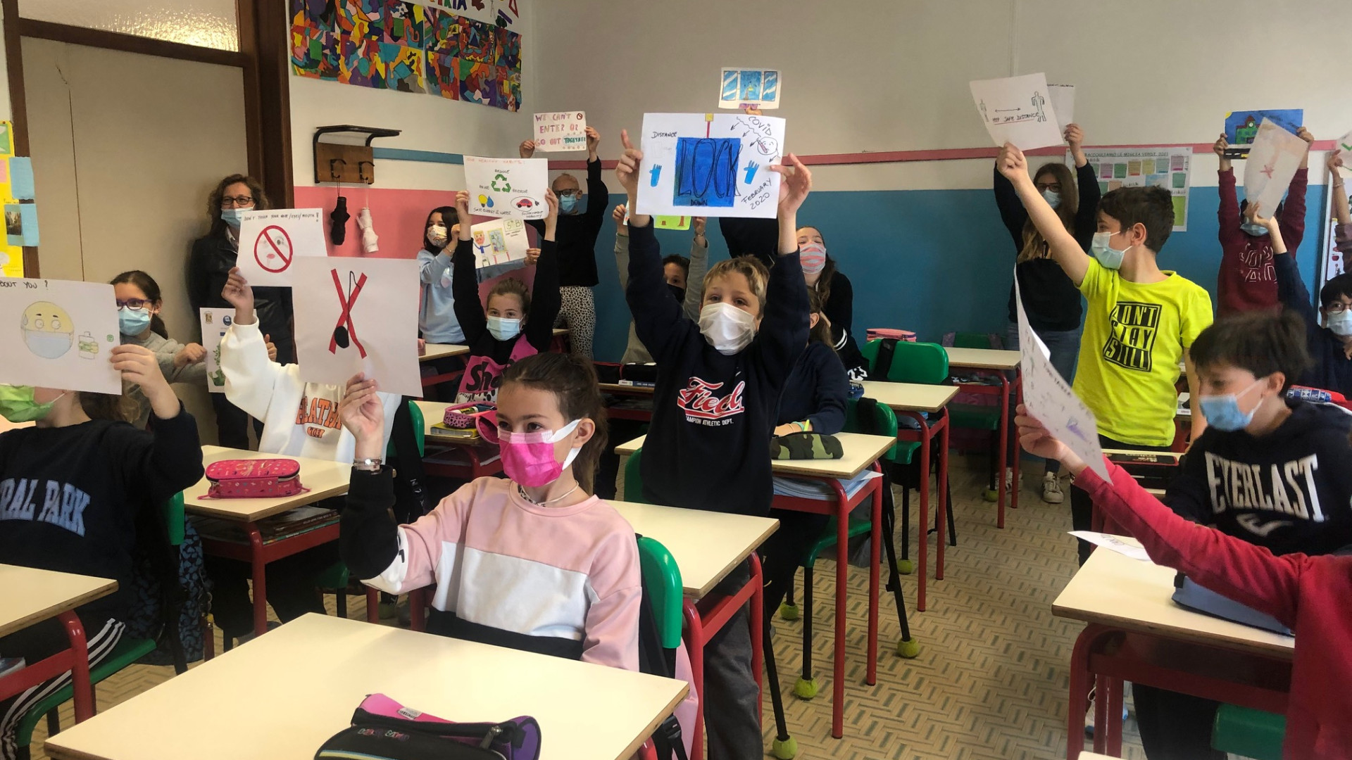 Covid, gli alunni della Don Minzoni: "Ci vogliamo bene, ci manca stare vicini"