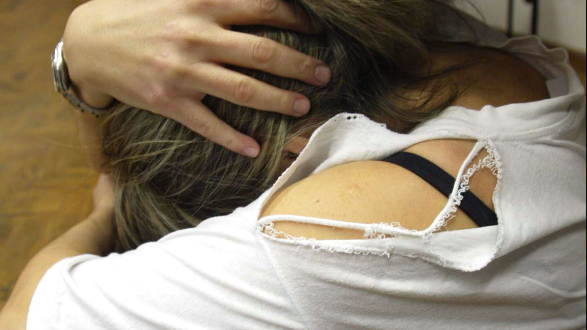 "Lei ha un tumore". L'incubo di una ragazza molestata al telefono da finto ginecologo
