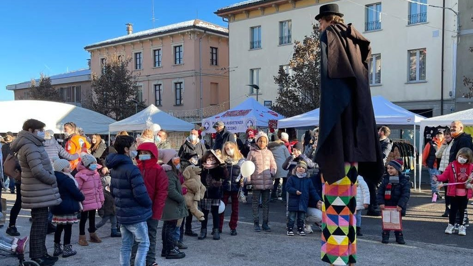 Gropparello festeggia l'arrivo di Santa Lucia. Tombola, giochi di luce e 30 mercatini