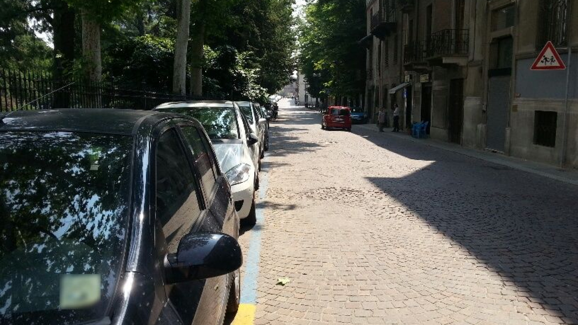 Via Alberoni, raid notturno sulle auto in sosta