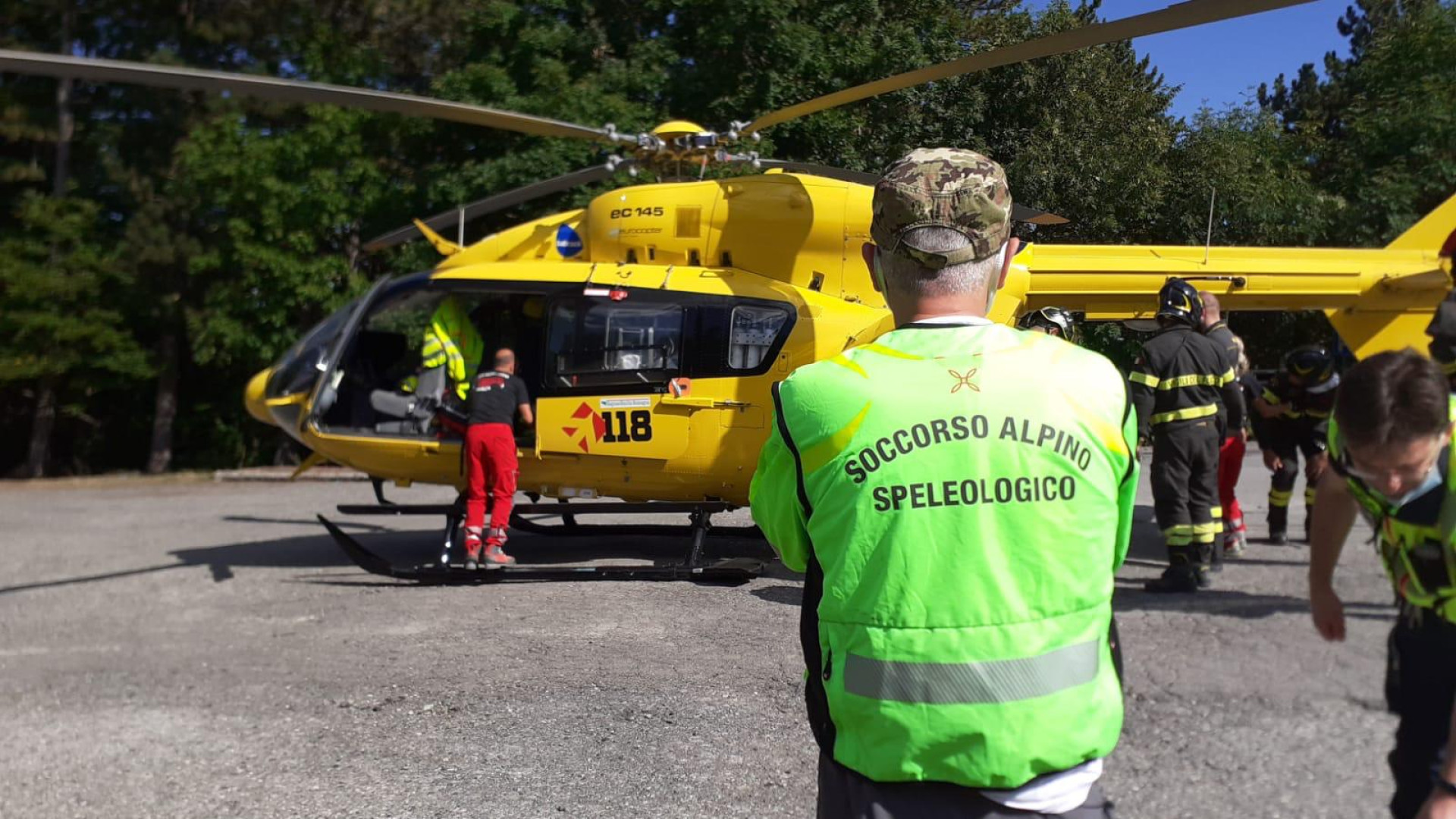 Passo Penice, 63enne cade e si frattura la caviglia. Soccorritori in azione
