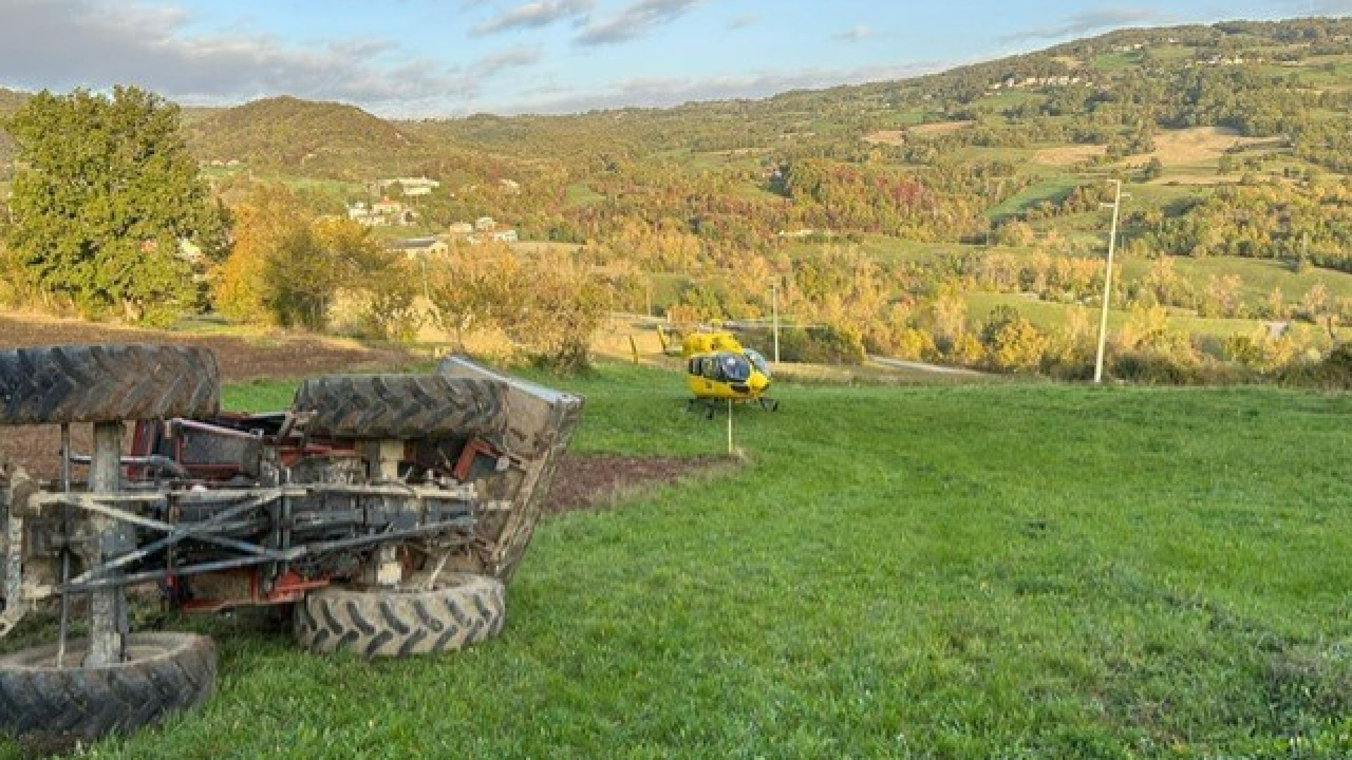 Schiacciato dal trattore che stava guidando a Morfasso, grave un operaio agricolo