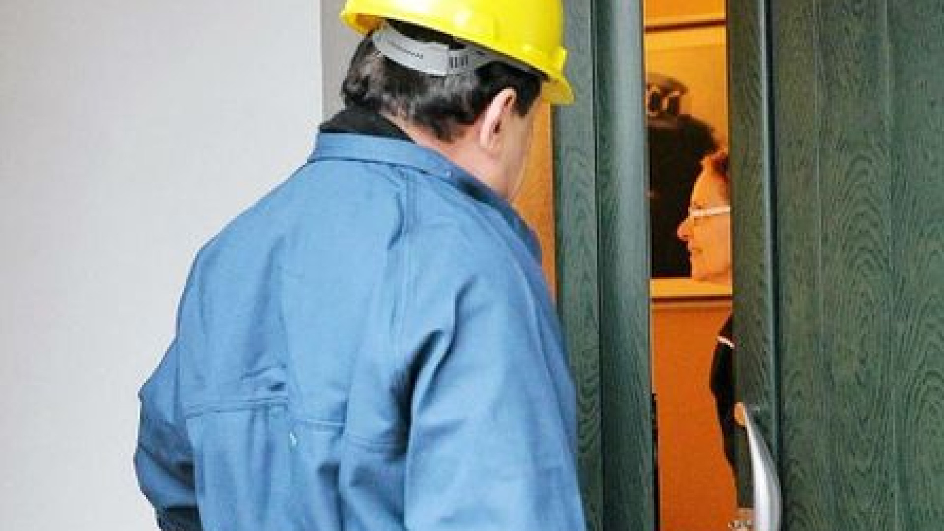 "Siamo carabinieri, è stata derubata da finti tecnici". Doppia truffa a Valconasso