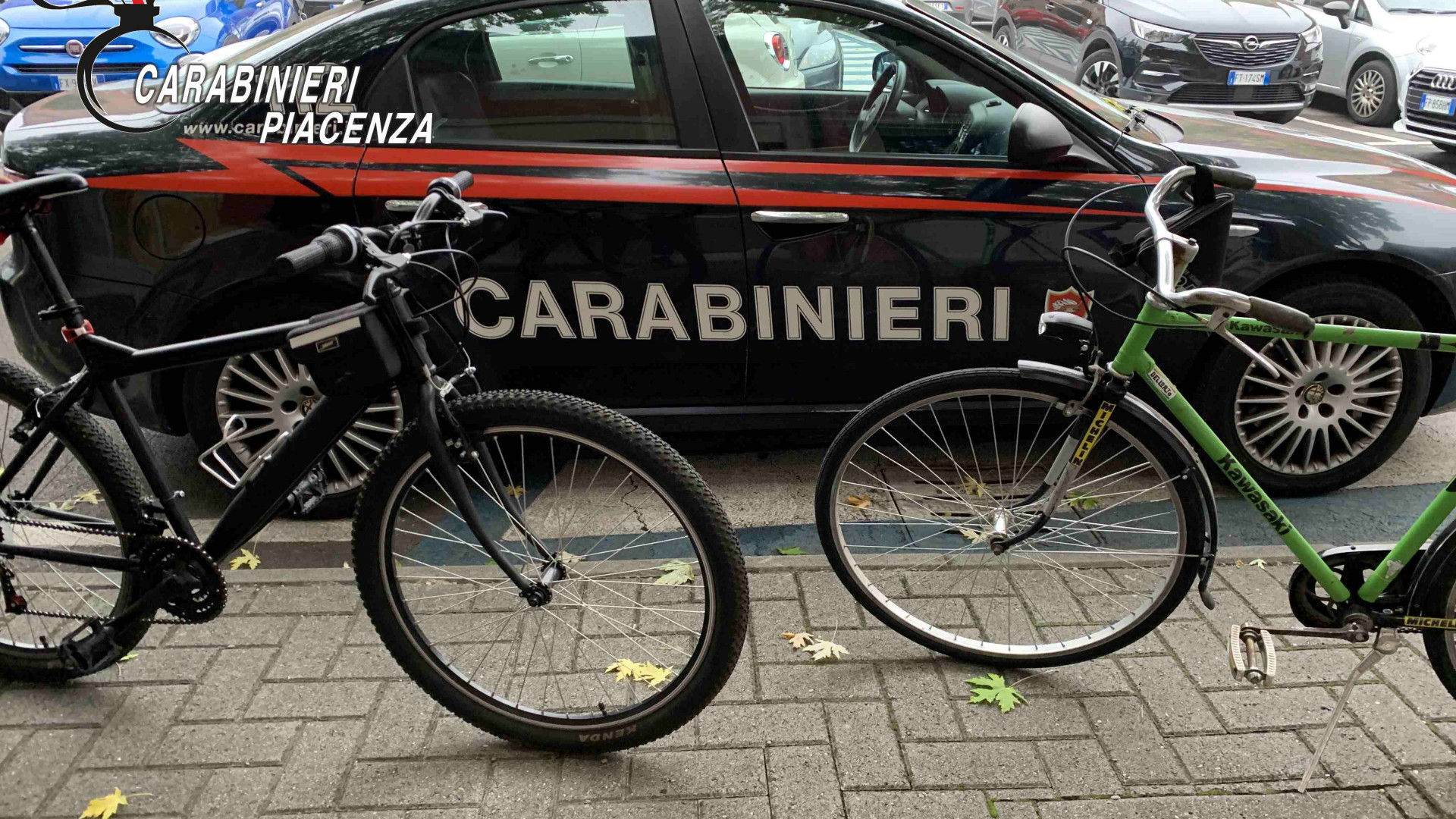 Spaccio e furti: quattro giovanissimi in manette. C'è anche un minorenne