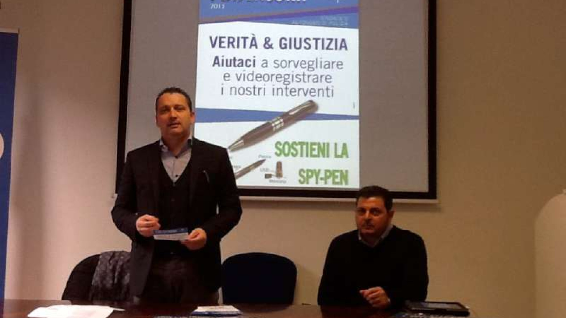 Sap: "Chi difende i difensori?". Spy-pen per tutelare gli agenti di polizia