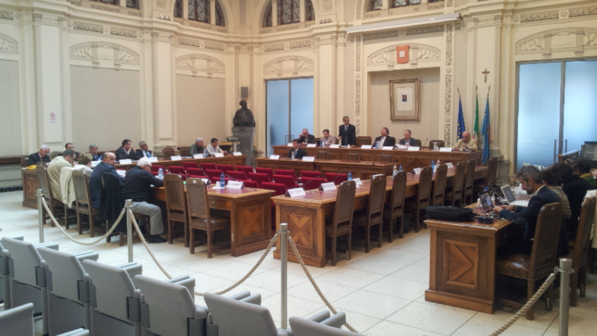 Minoranza diserta il consiglio provinciale. Bilancio approvato
