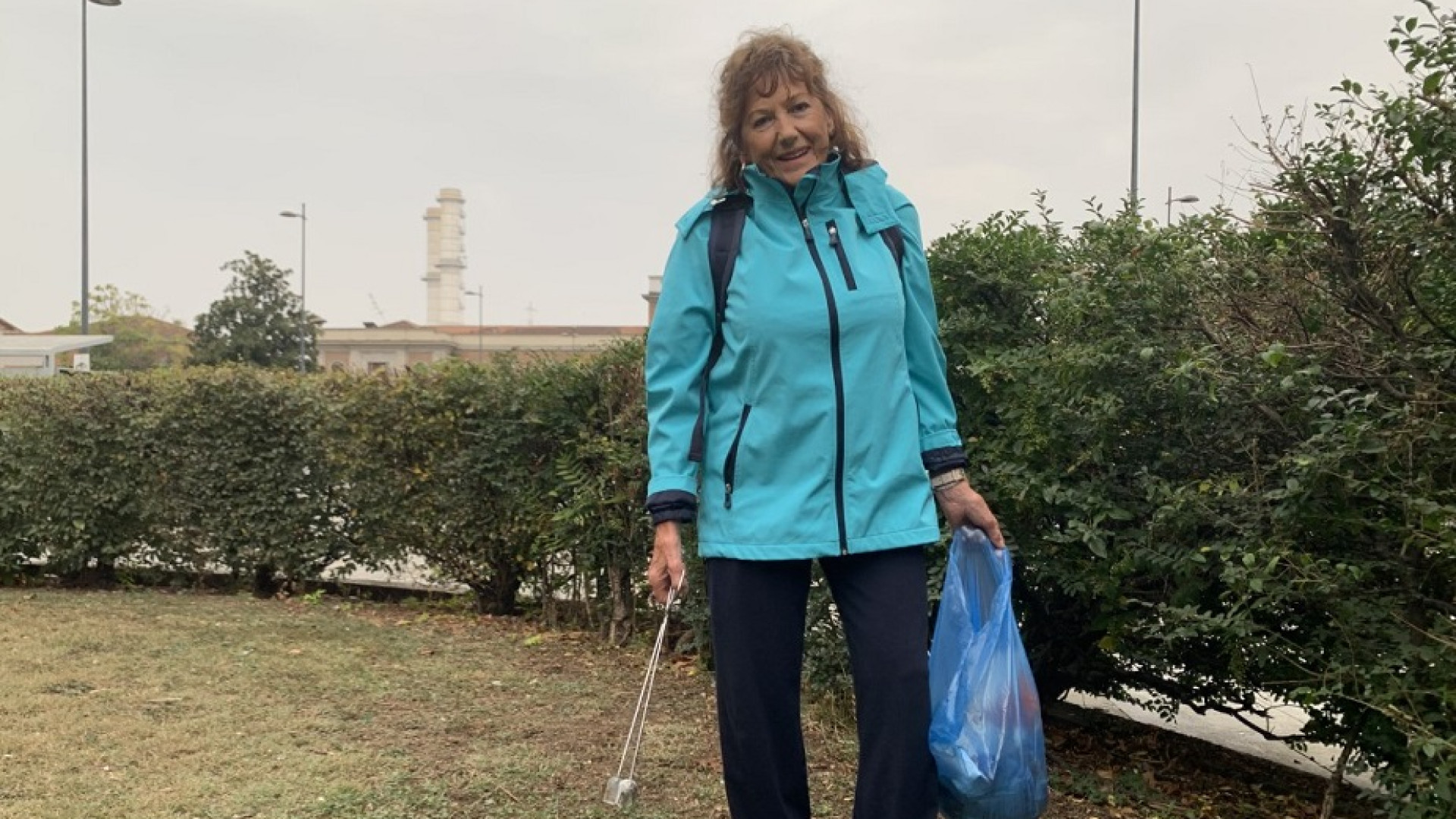 Ines Perini, la pensionata che pulisce la città: "Riempio anche sei sacchi in un giorno"