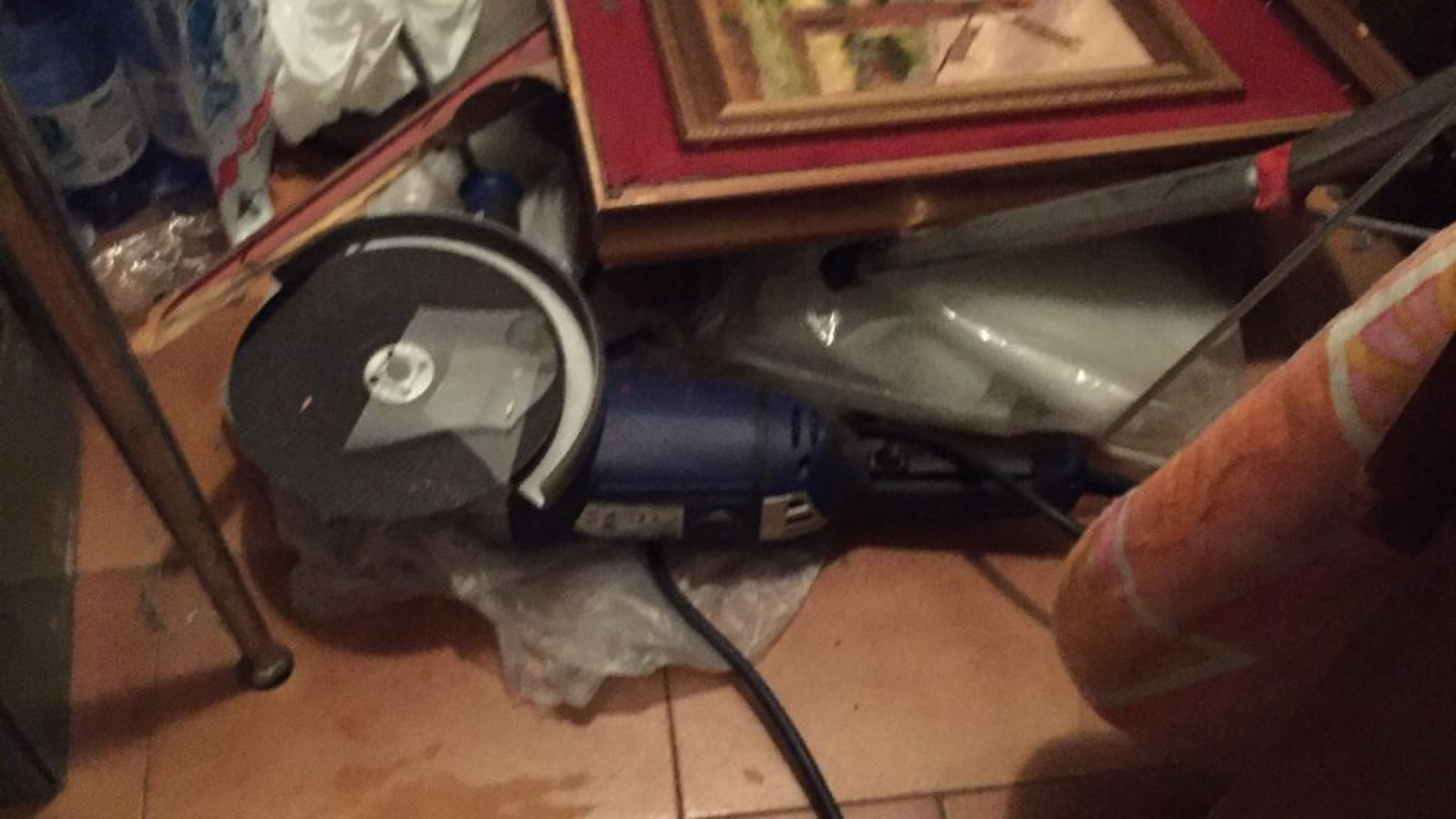 "Aggredito e gettato a terra", anziano rapinato in casa a Gragnano