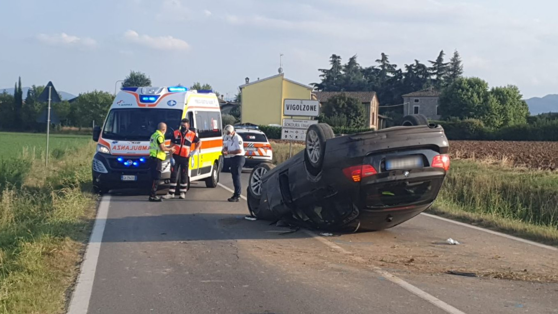 Canale come trampolino: auto si ribalta a Cabina di Vigolzone