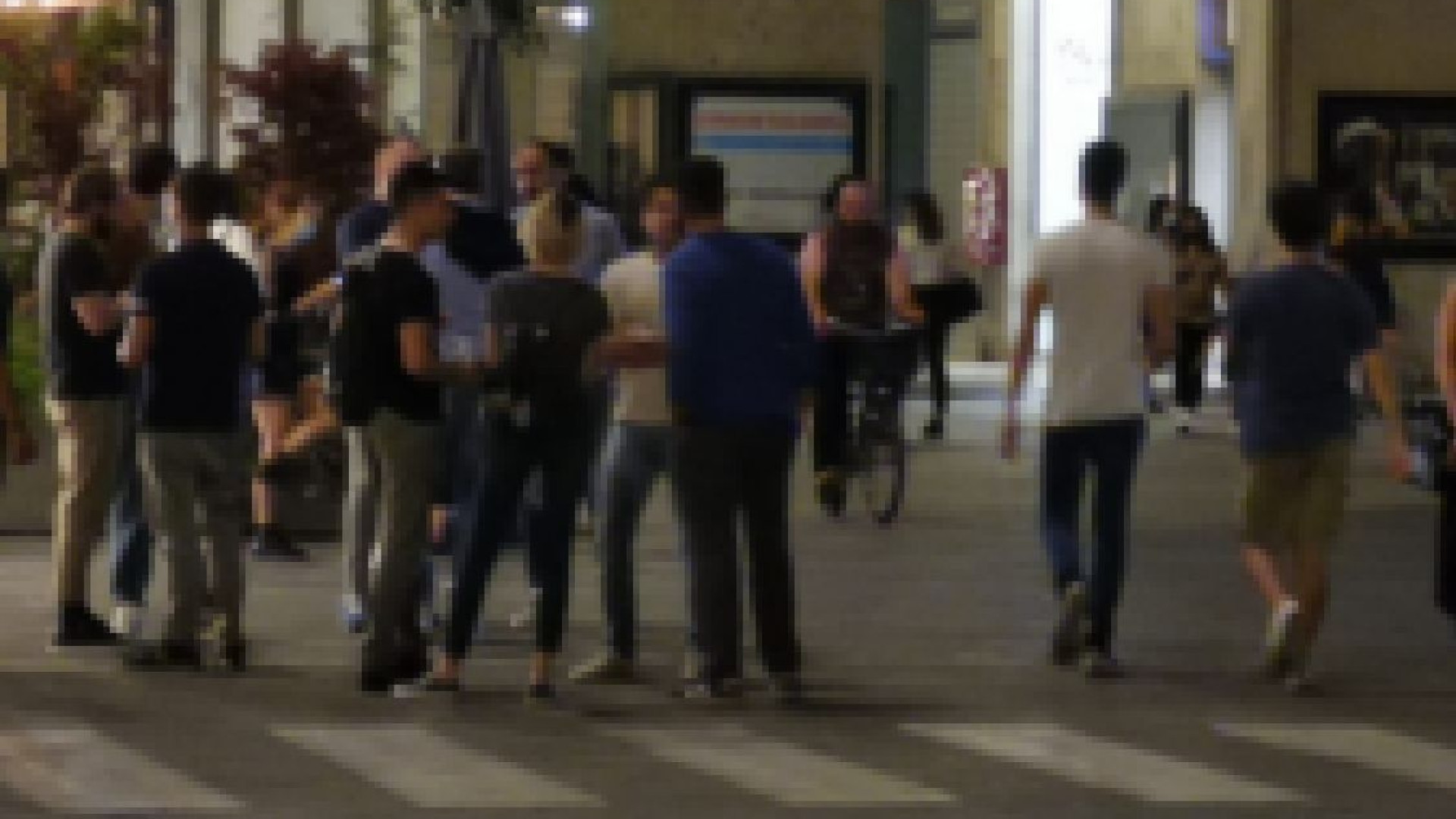 Covid, ieri due vittime. Nuova ordinanza: si beve solo al tavolino