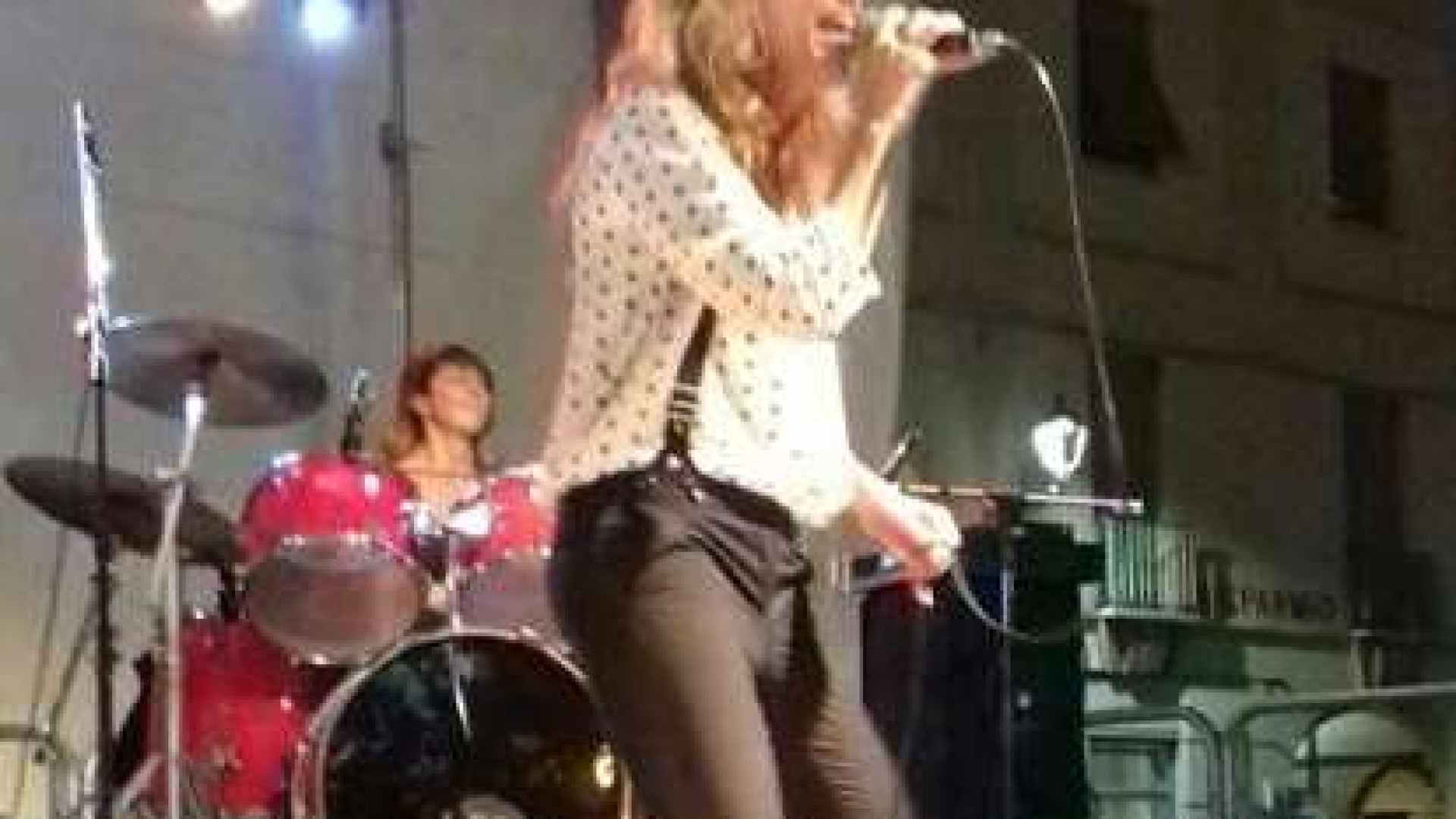 Nel salotto di "Quinta Colonna" suonano le Curve pericolose