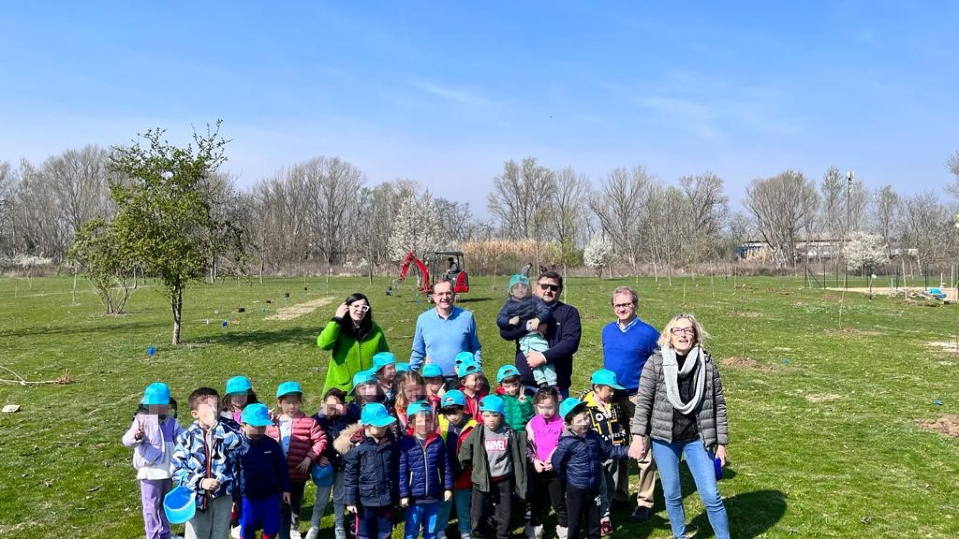 Fiorenzuola, al parco Arda un frutteto didattico. Posate 50 piante insieme ai bambini