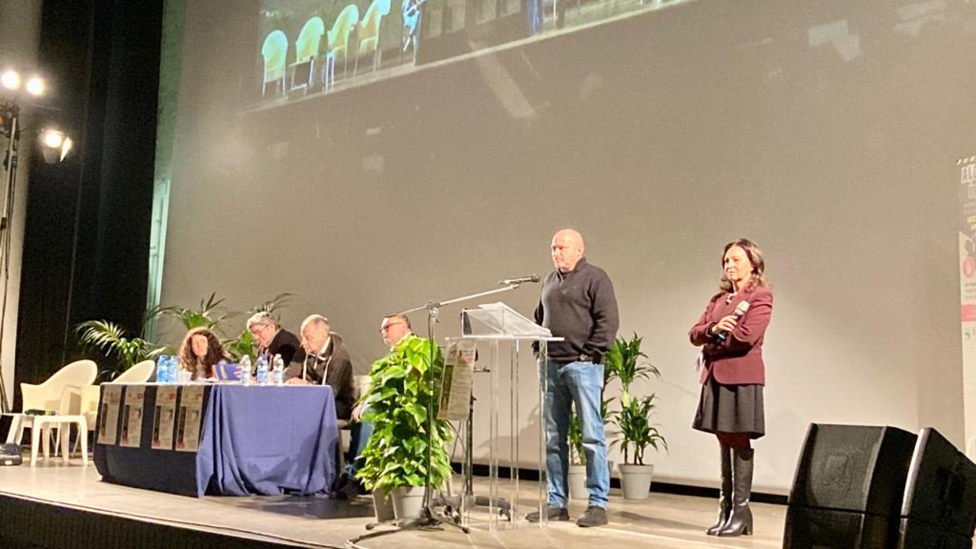 "L'alcol è la droga peggiore, attenzione al volante". L'incontro al Politeama