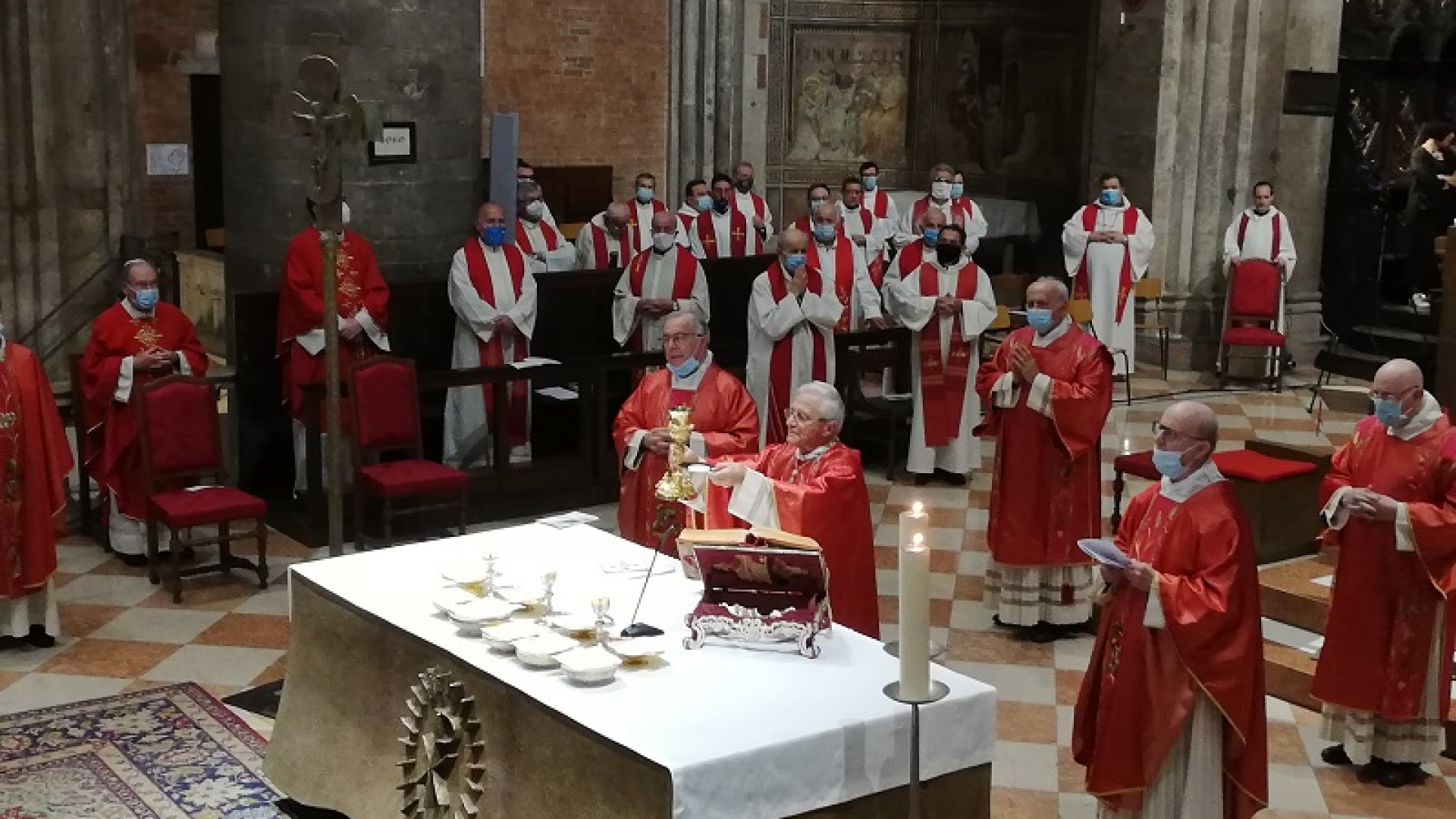 Emozione per il saluto al vescovo Ambrosio: "A Piacenza da pellegrino, è diventata la mia casa". FOTO