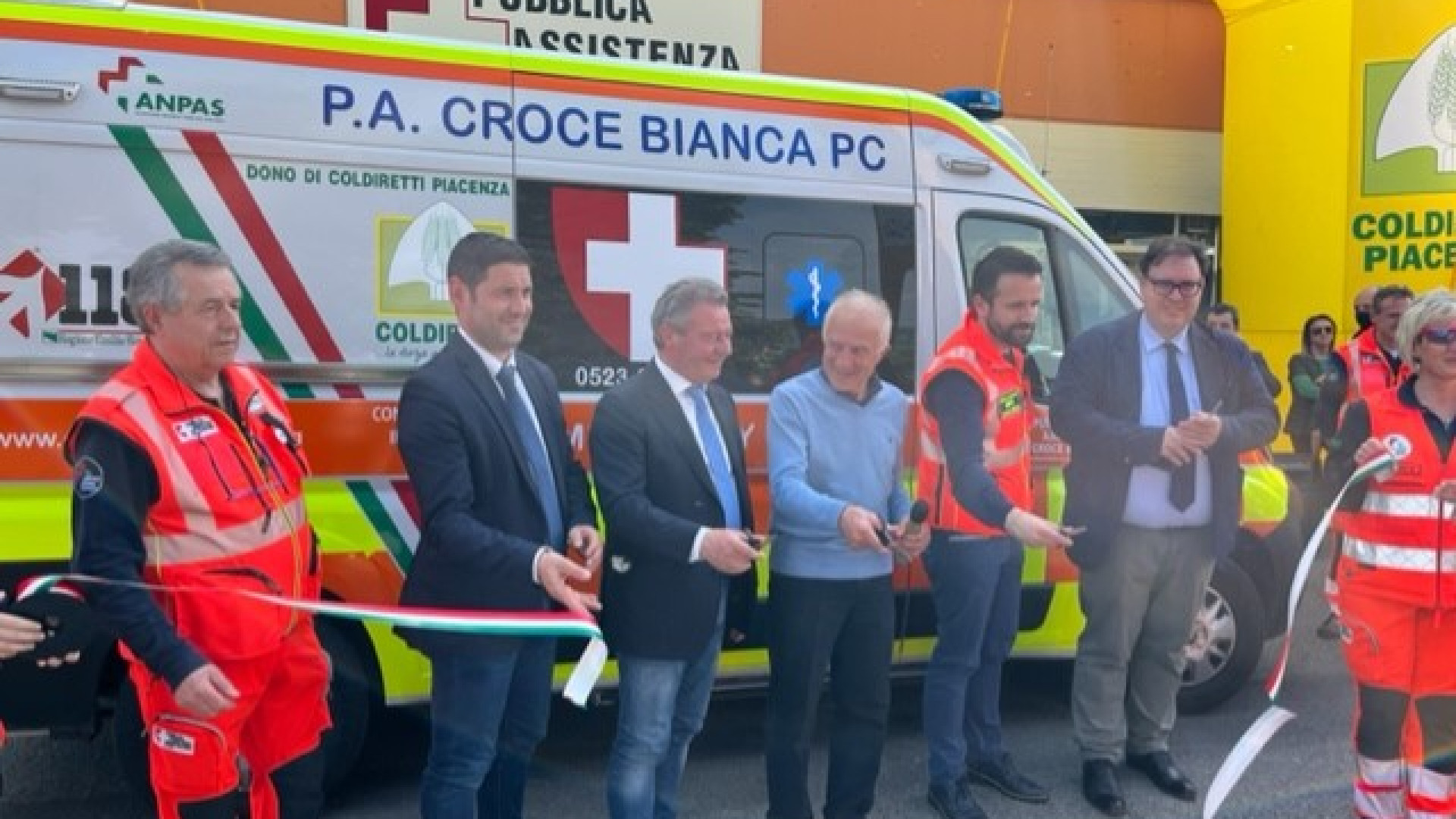 Coldiretti dona un'ambulanza a Croce Bianca. "Regalo per Piacenza"