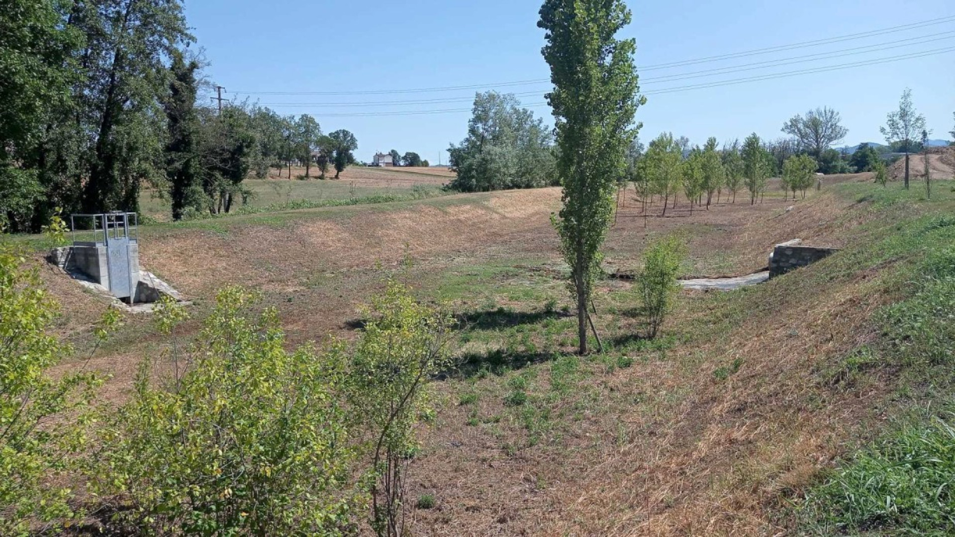 Castello, per prevenire gli allagamenti pulizia alla vasca di laminazione del rio Lora