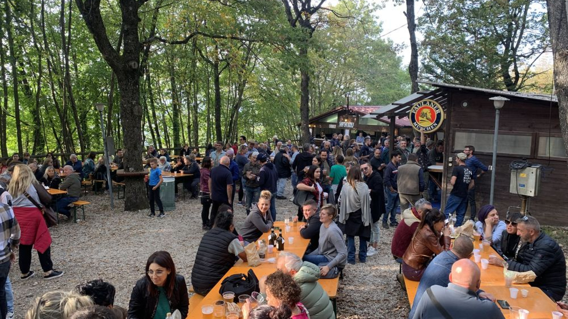 Folla a San Michele di Morfasso per la prima Agricastagnata nel bosco