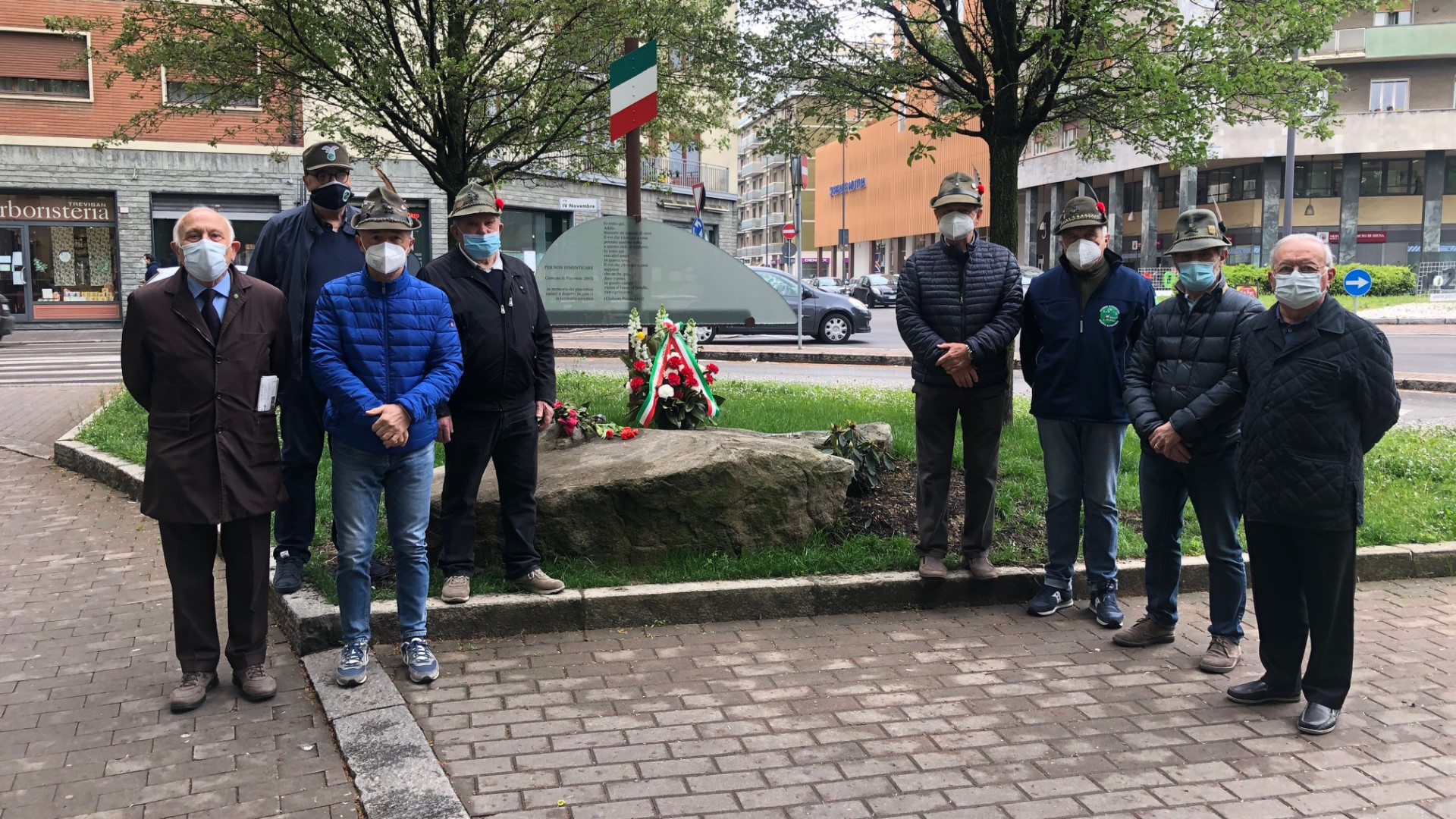 "Bisogni dei cani sul monumento ai piacentini caduti in Russia, più rispetto"
