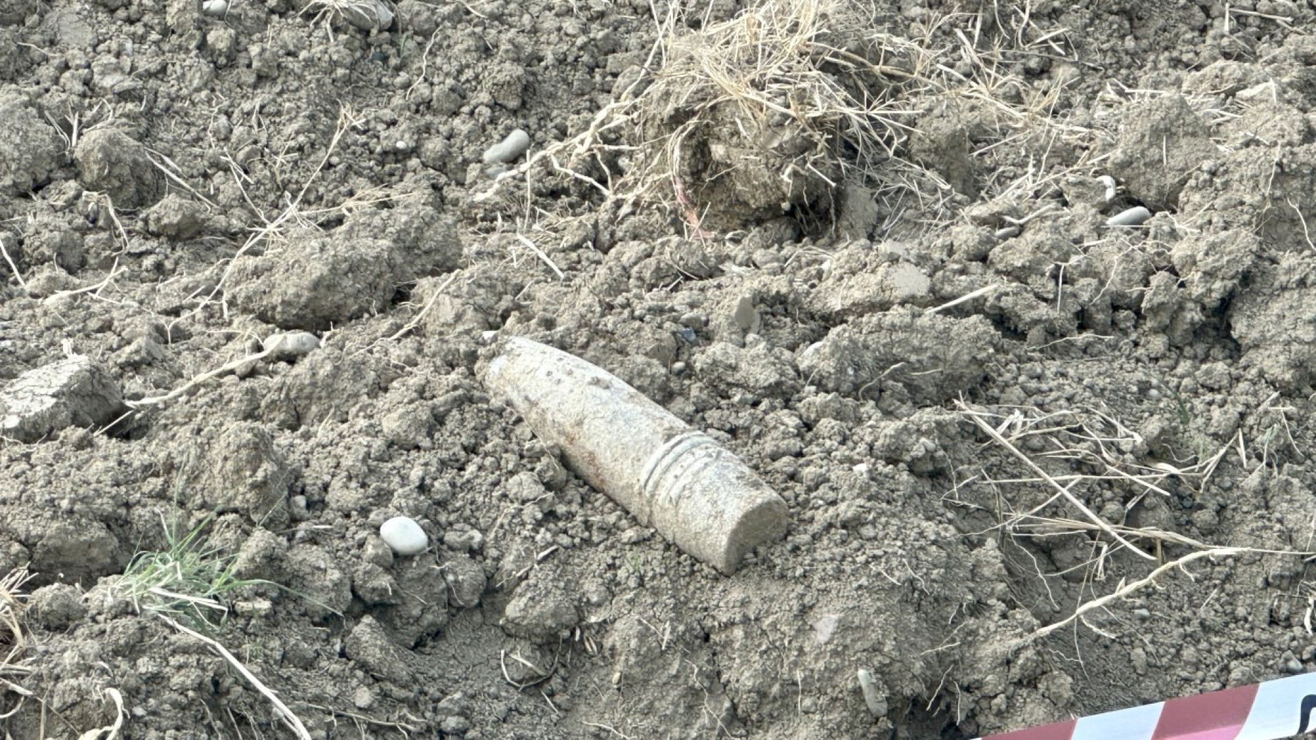 Centora, nel campo arato spunta un ordigno della Seconda guerra mondiale