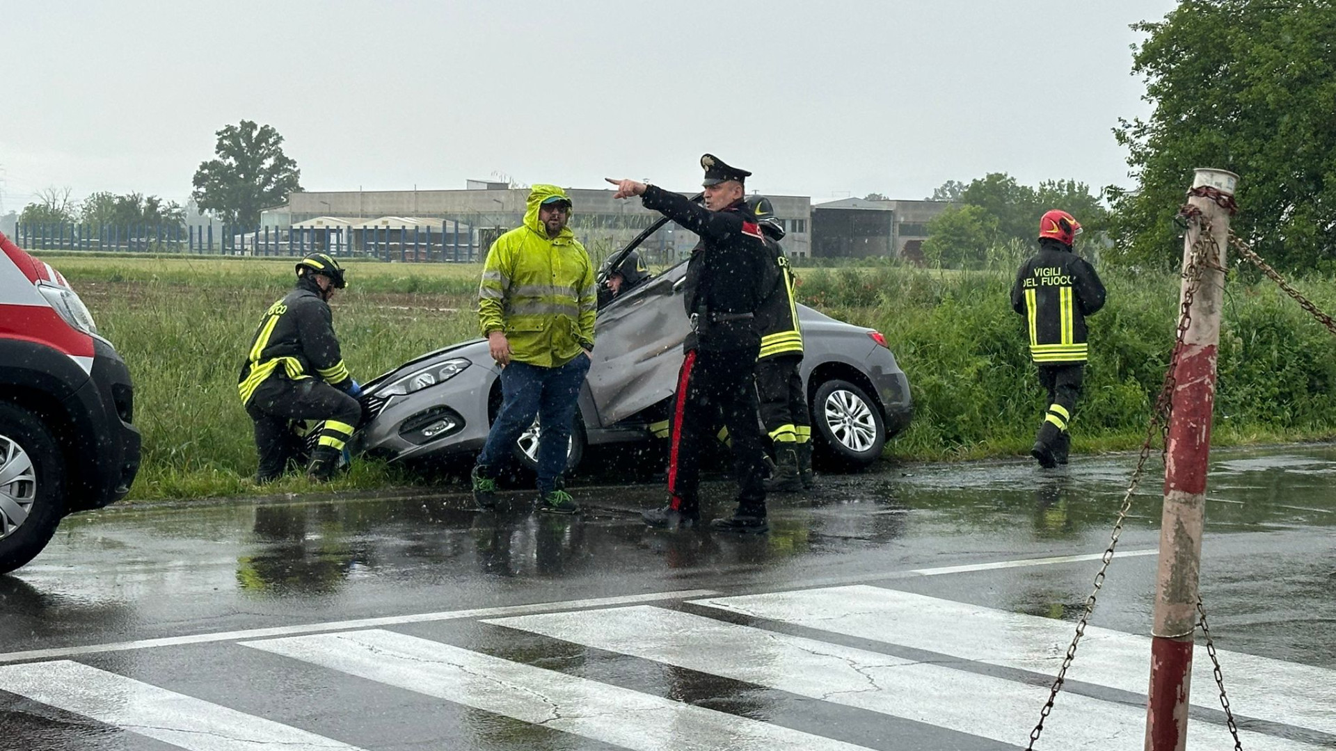 Sarmato, auto urtata da un trasporto eccezionale: due feriti non gravi