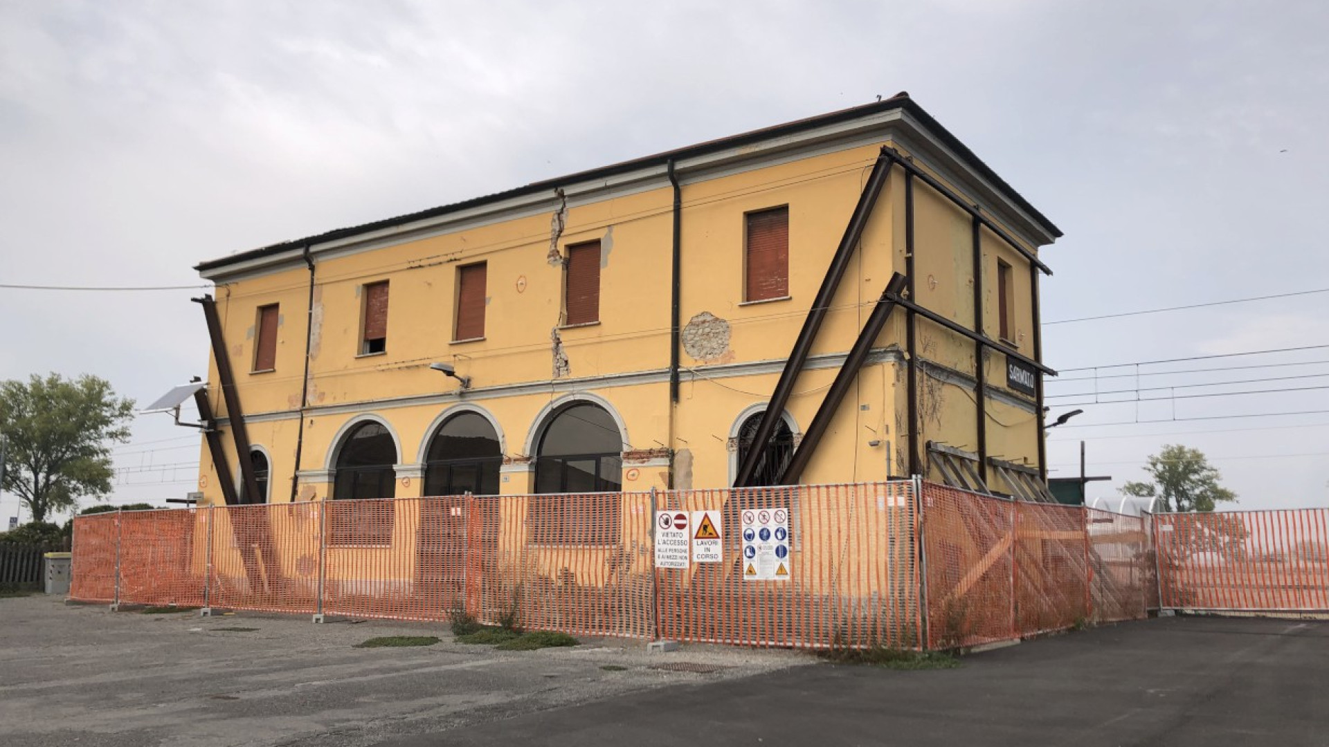 Stazione di Sarmato tutelata dalle Belle Arti, recupero bloccato. "Inaccettabile"