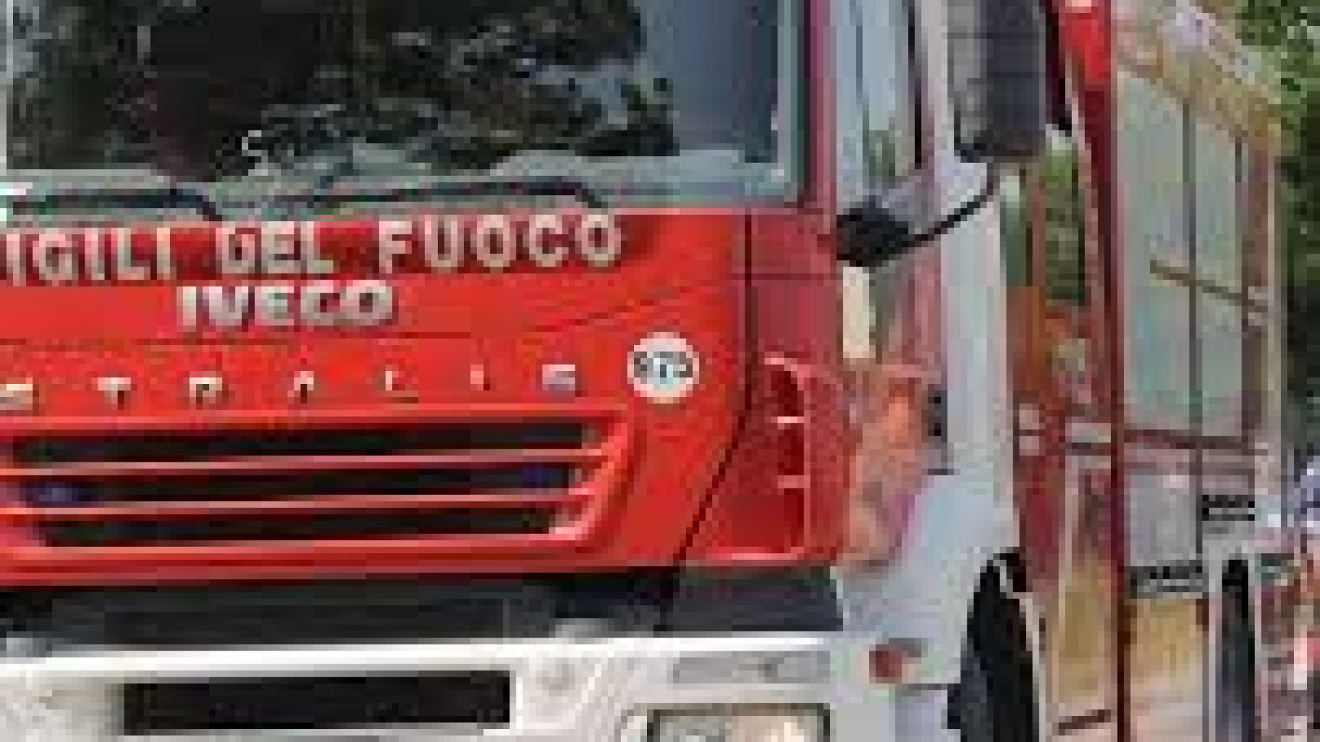 Pecorara: tetto di un'abitazione in fiamme, intervento dei pompieri