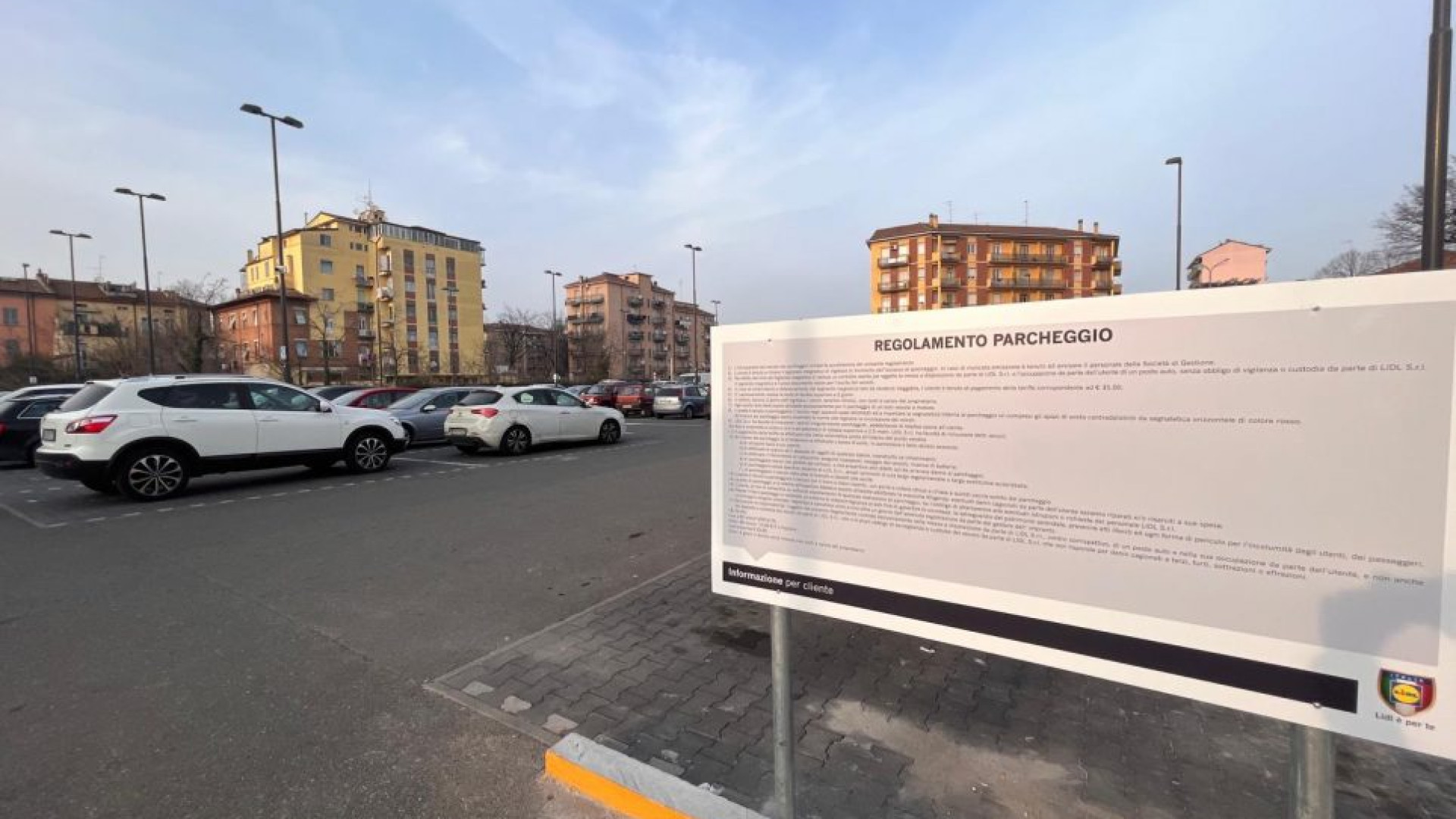 Parcheggi Lidl, il Tar: "Le sbarre rimarranno alzate in attesa del giudizio sui ricorsi"