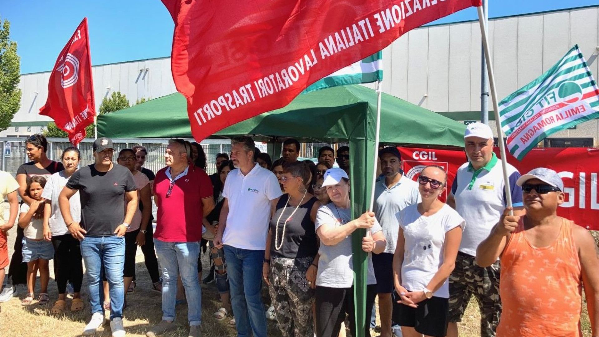 Vertenza Adidas, sciopero sospeso: ok all'incontro in Regione con l'azienda