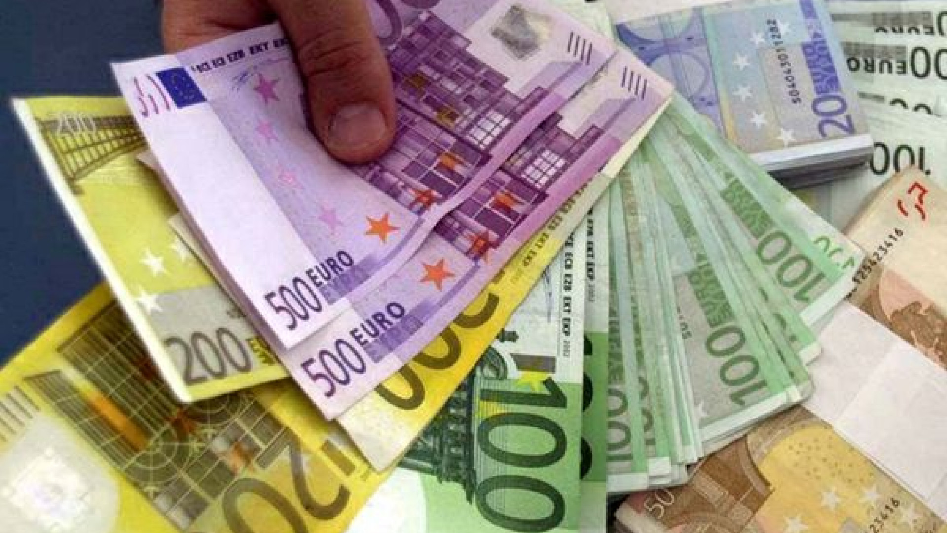 Duemila piacentini guadagnano oltre 10mila euro al mese. Per altri 50mila è il reddito di un anno