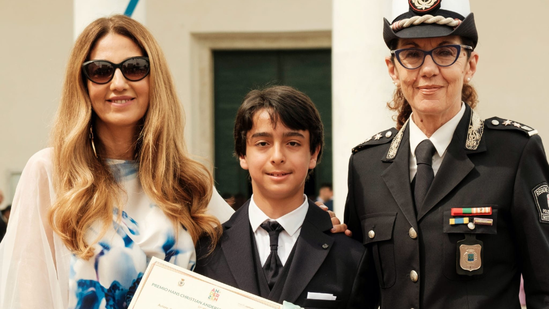 Giovani talenti, Gabriele Ongarelli vince un premio letterario con l'ape Sonia
