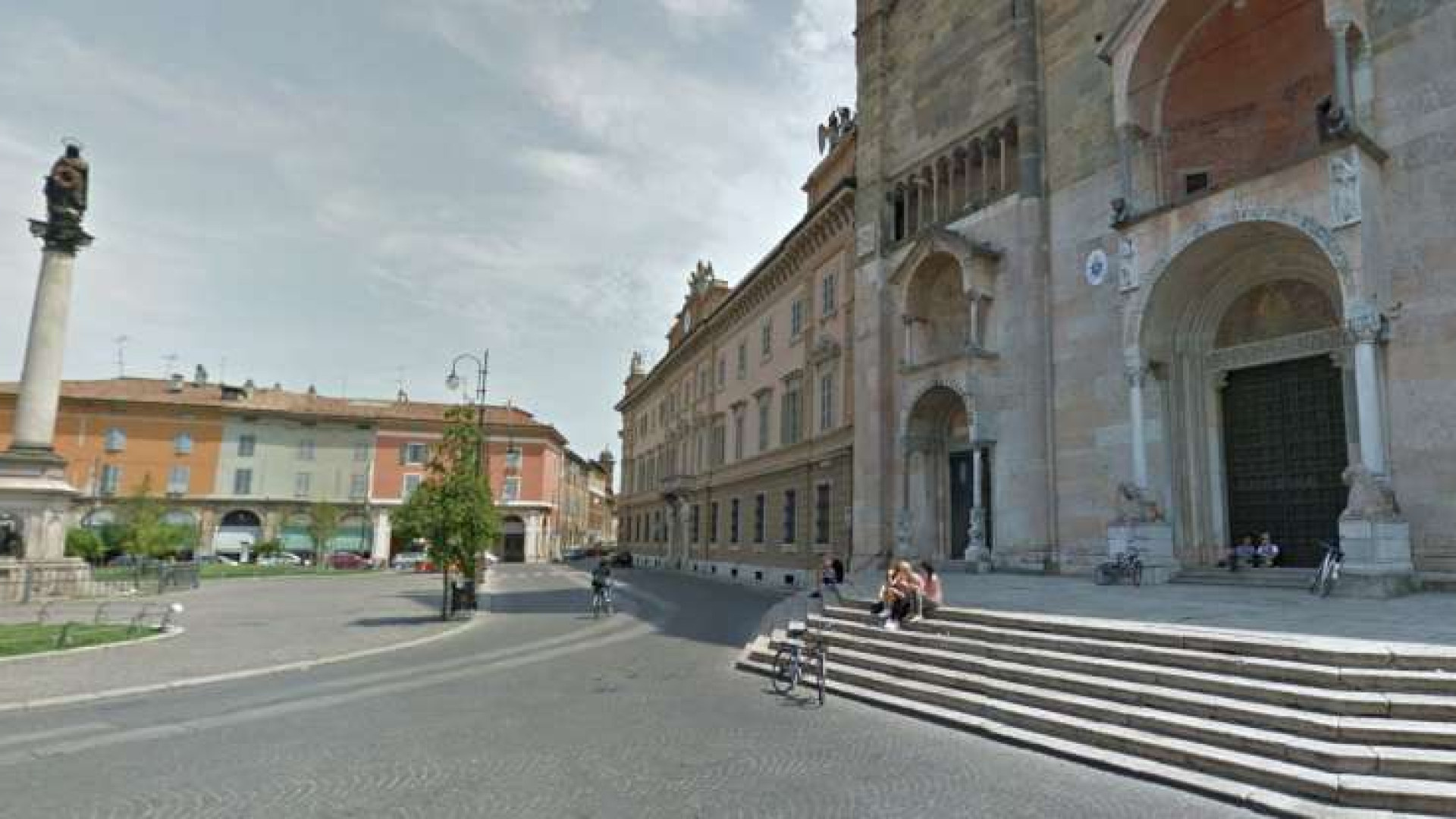 La lettera dei cattolici al vescovo Cevolotto: "In chiesa si parli più di pace"