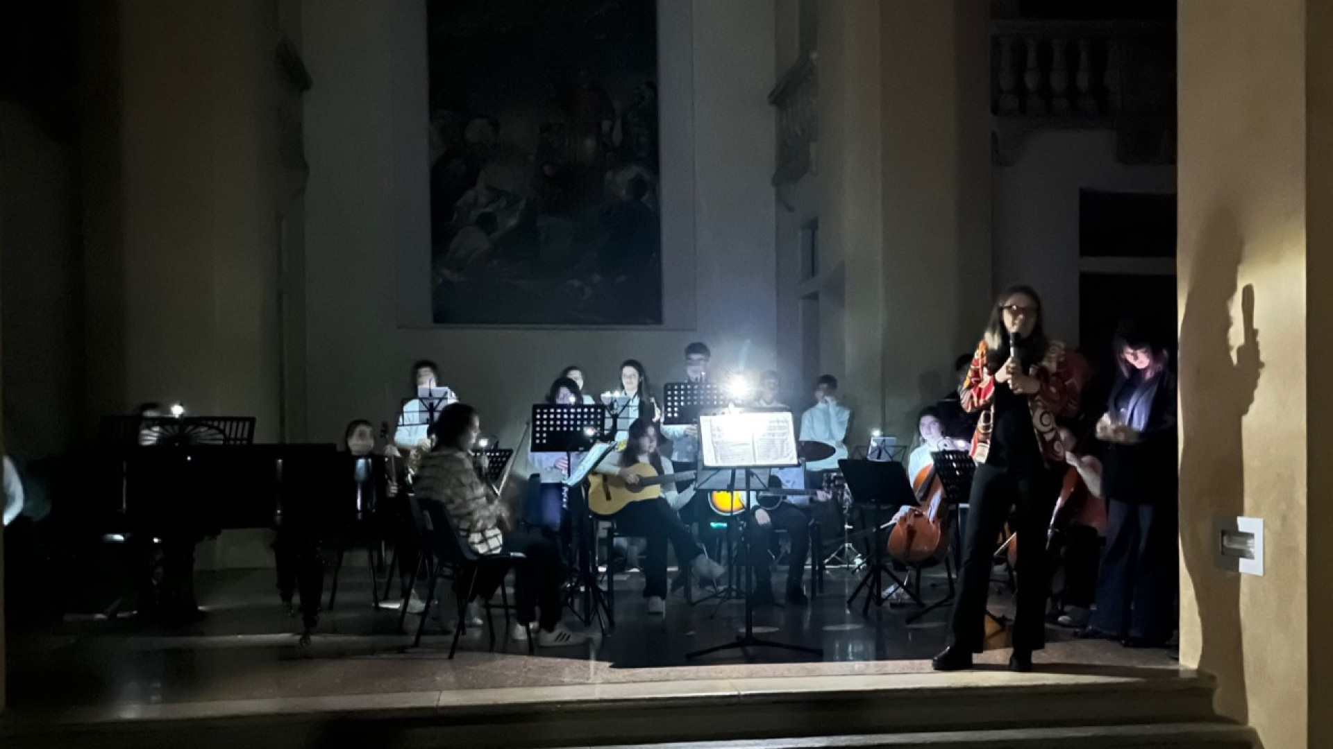 Piacenza s'illumina di meno. Al Farnese il concerto al buio del conservatorio Nicolini
