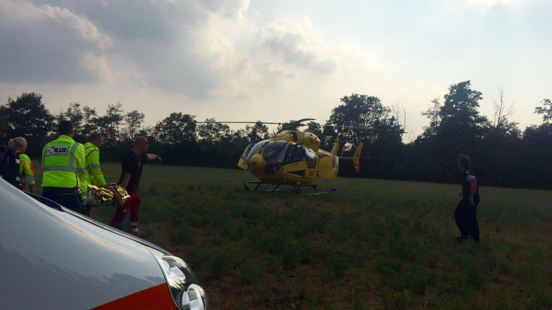 Agazzano, agricoltore travolto da un ballone di fieno: grave
