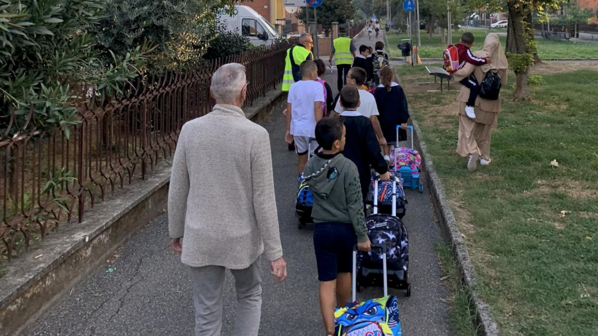 Fiorenzuola, a scuola con il “Pedibus”: attivate due linee. Come iscriversi
