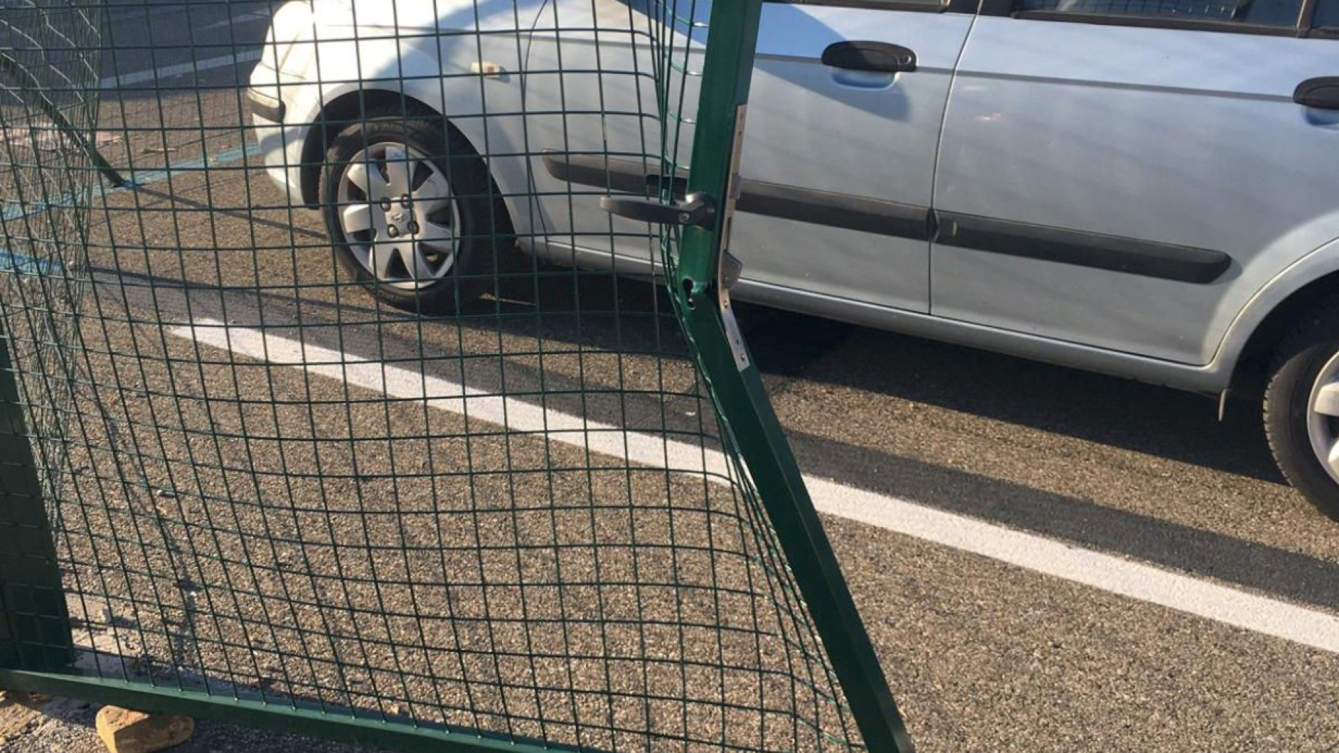 Incursioni notturne nei container-aula dei licei Colombini e Respighi