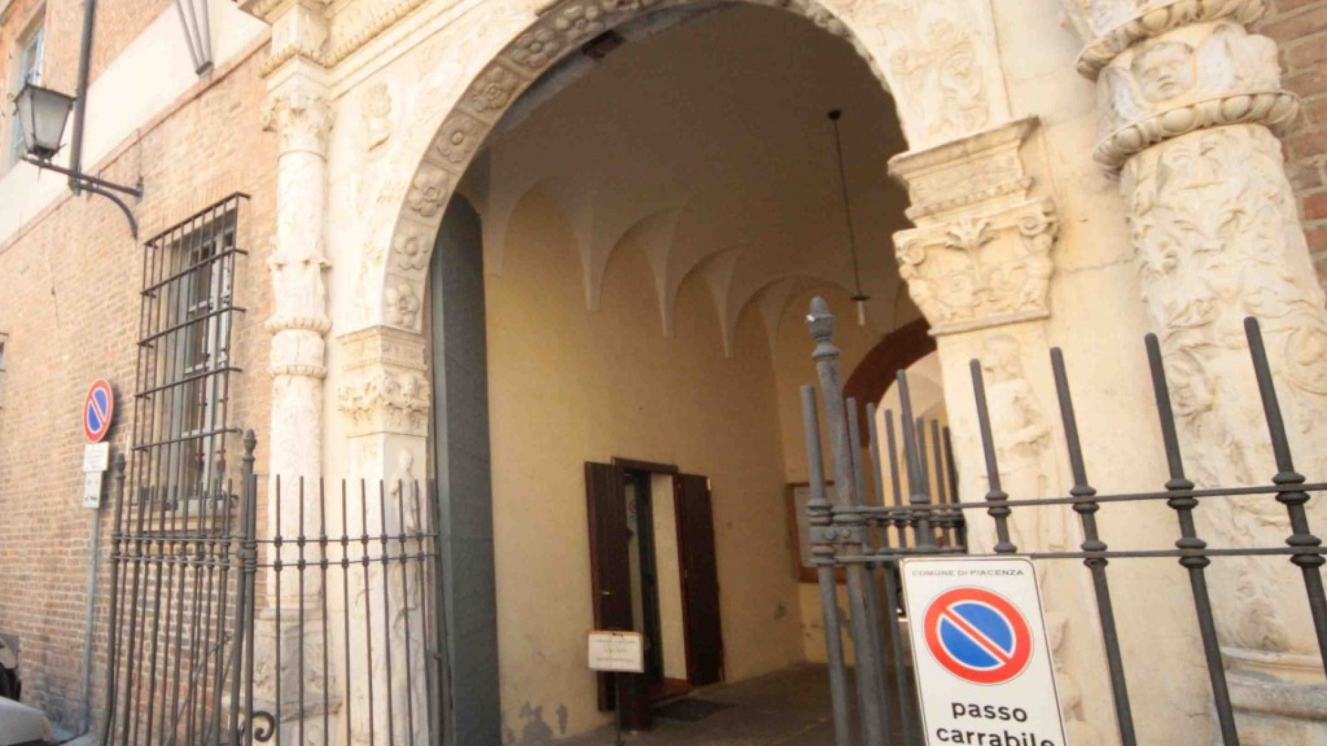 Minaccia pesantemente la moglie, non potrà avvicinarsi alla casa per sei mesi