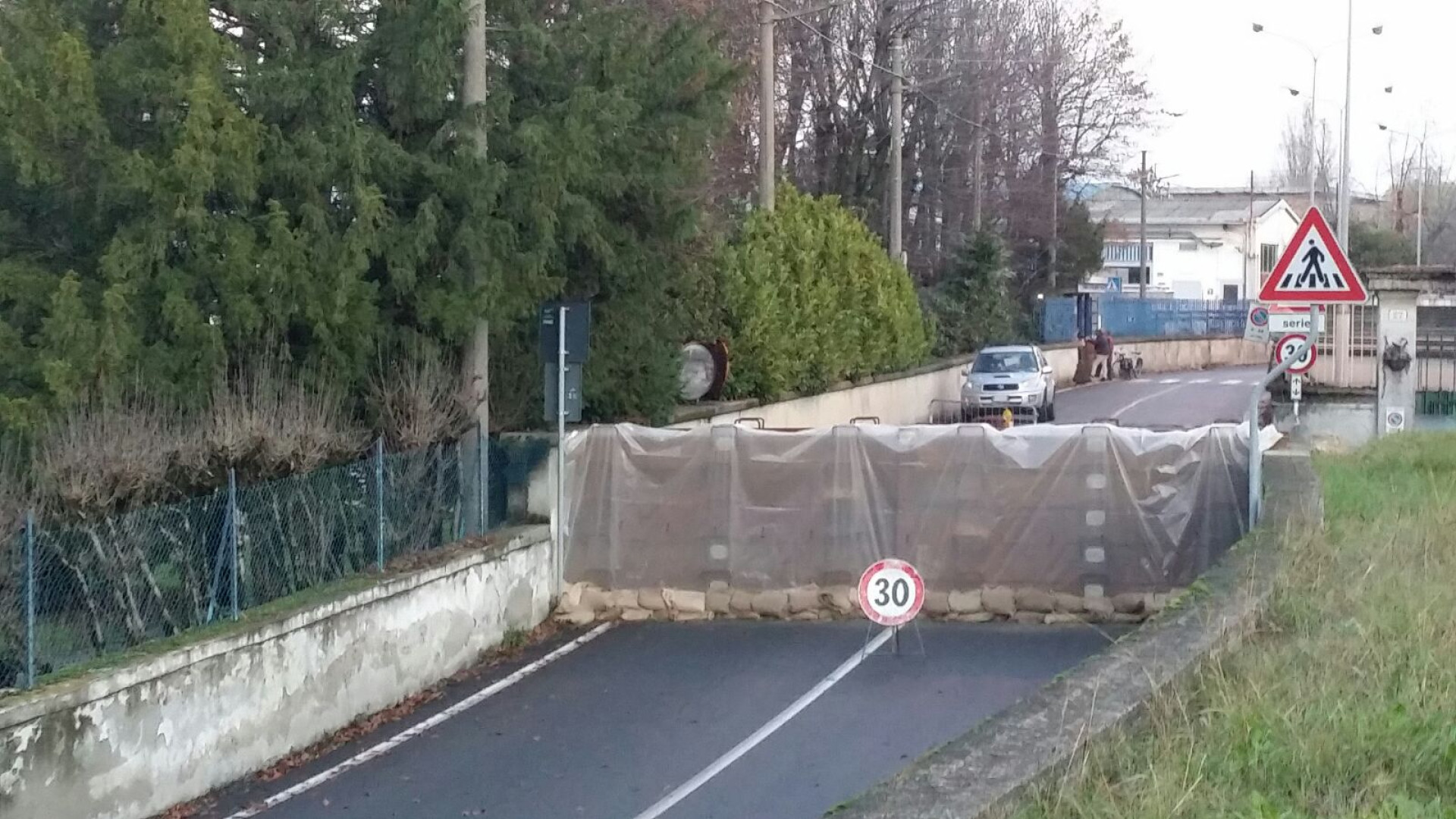 Po in crescita, verso i sette metri.Chiuse 5 strade, stanotte la piena