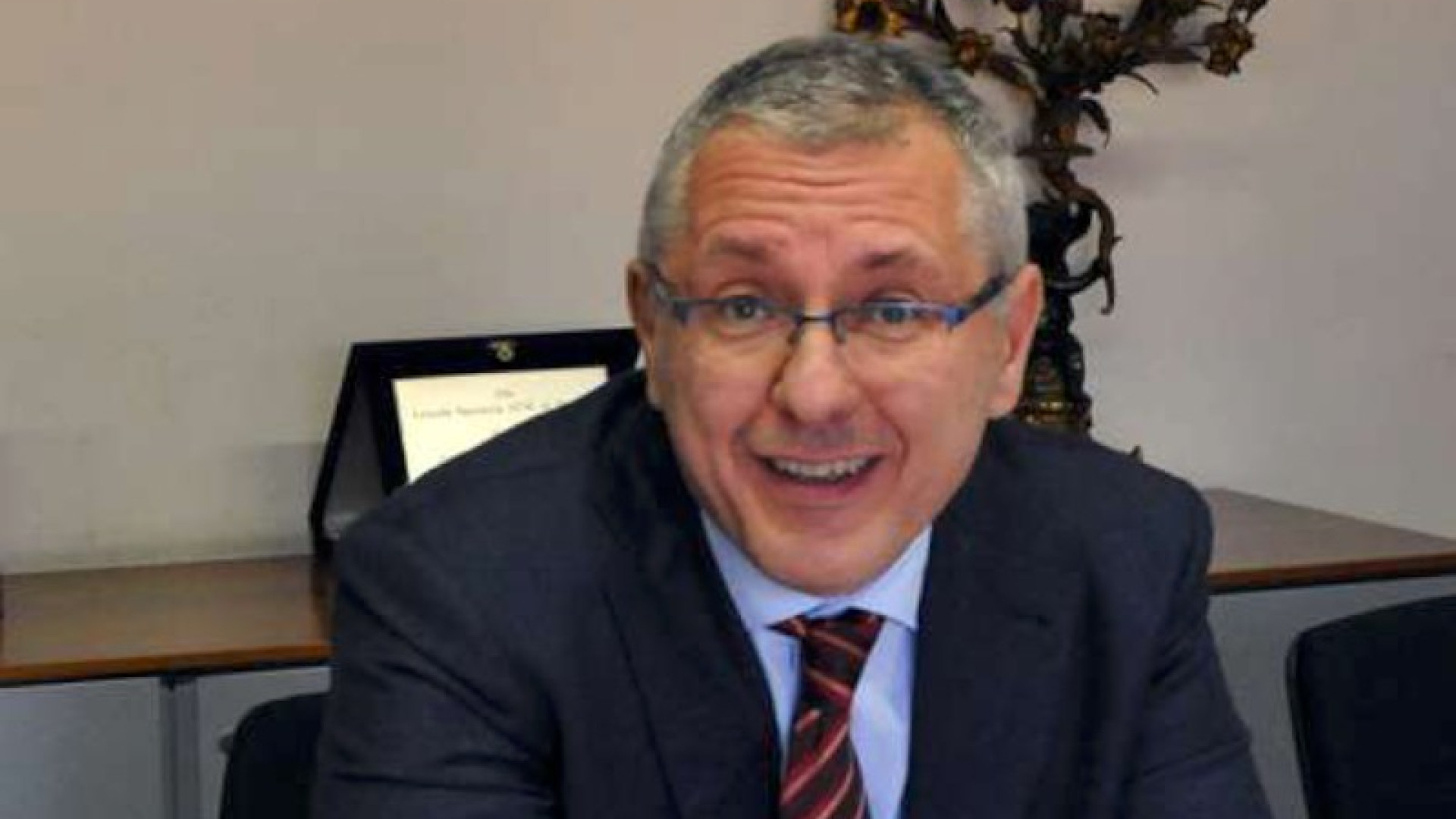 Premio al direttore generale dell'Ausl: "Buon lavoro svolto nel 2019"