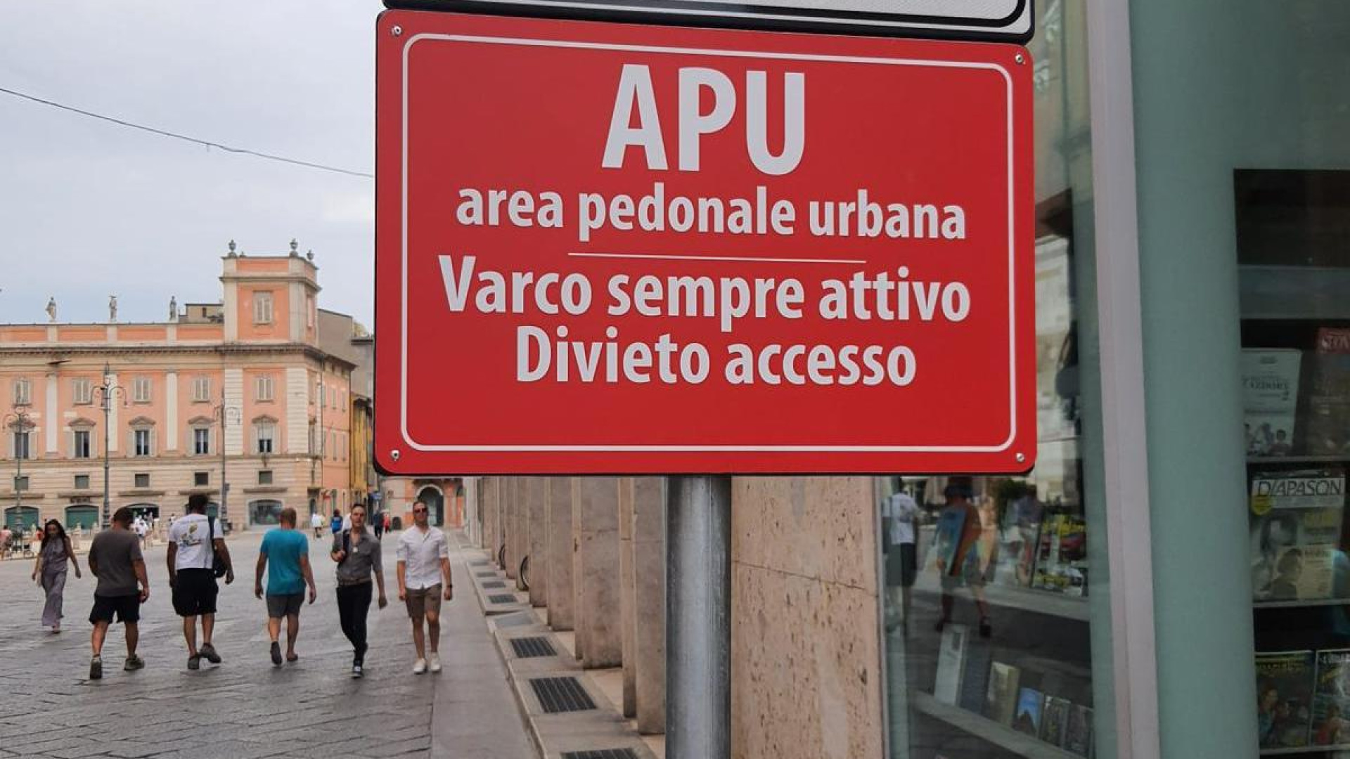 Area pedonale, 500 mezzi irregolari in due settimane: potenziata la segnaletica