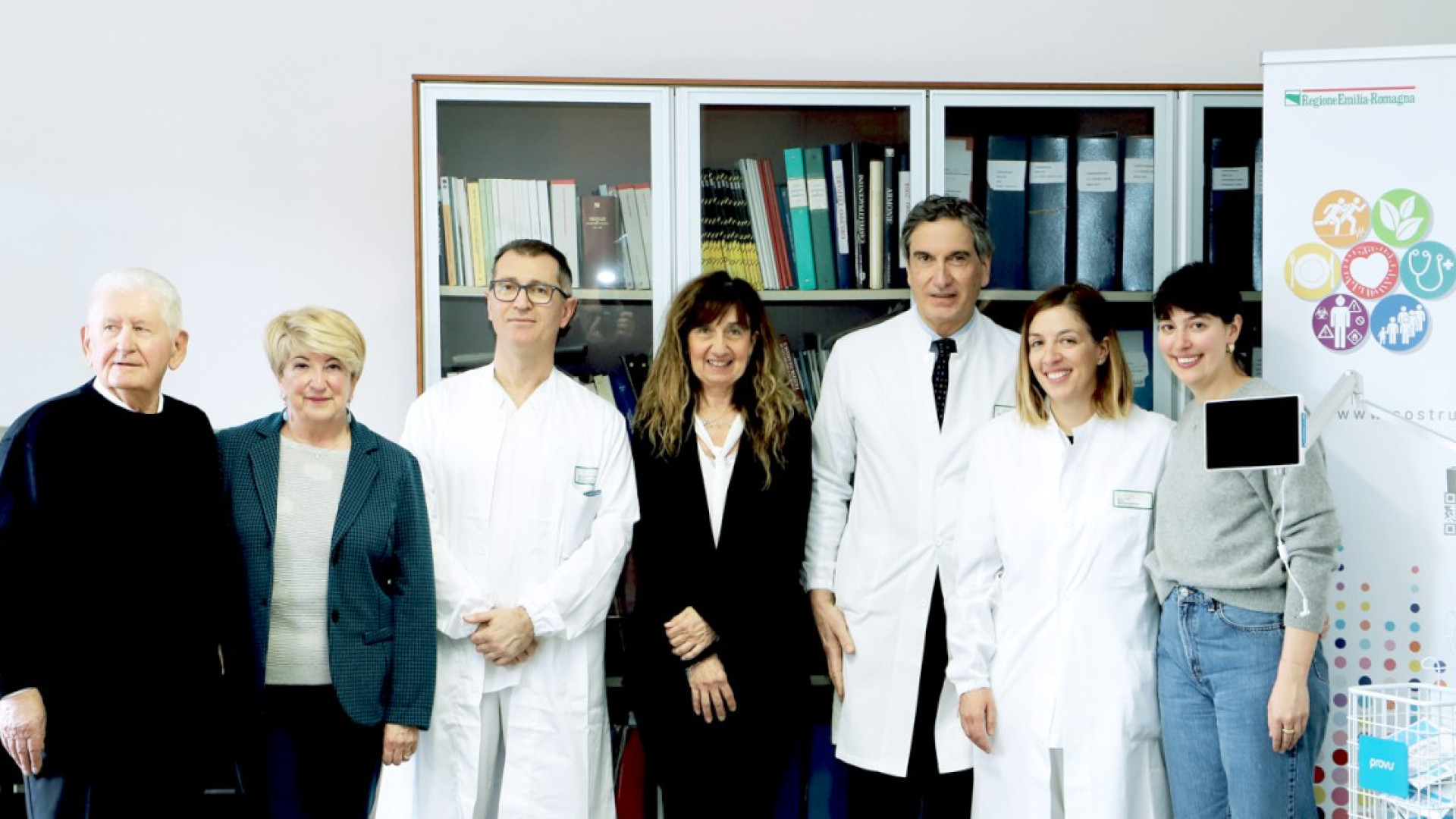 Pediatria, per le nozze d'oro coppia regala uno strumento salvavita per i bambini