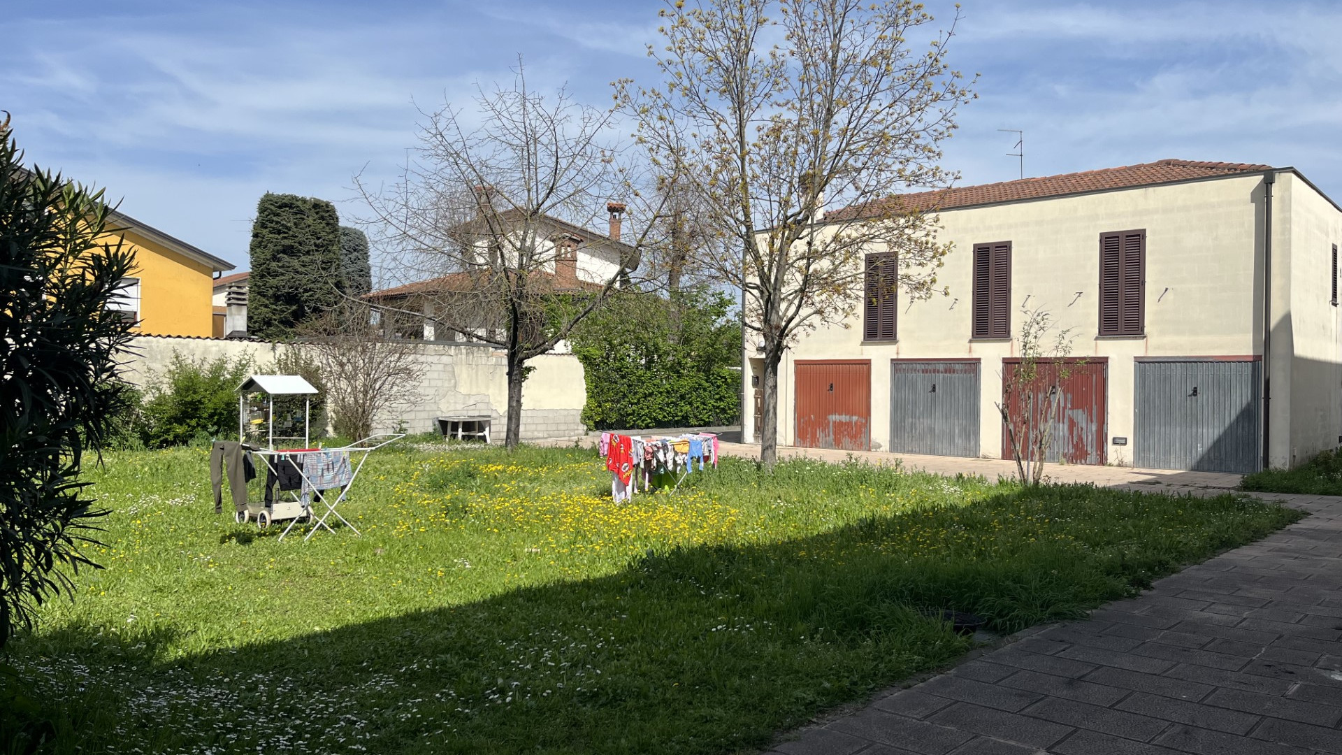 Alloggi d'emergenza, tempo scaduto e sfratto a famiglie. "Servono più case in affitto"