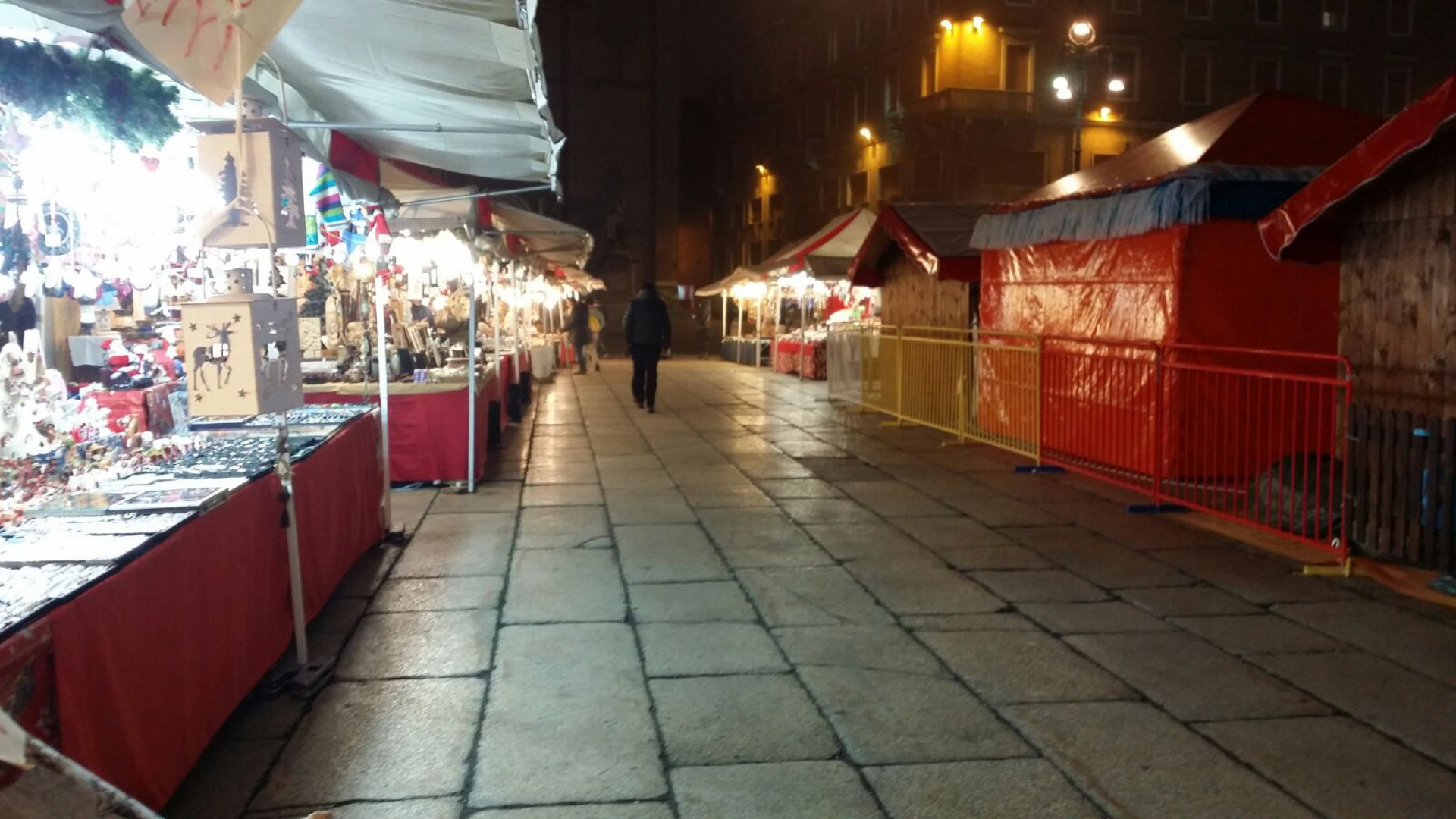 Mercatini di Natale in piazza, un flop. Ambulanti: "L'anno peggiore"