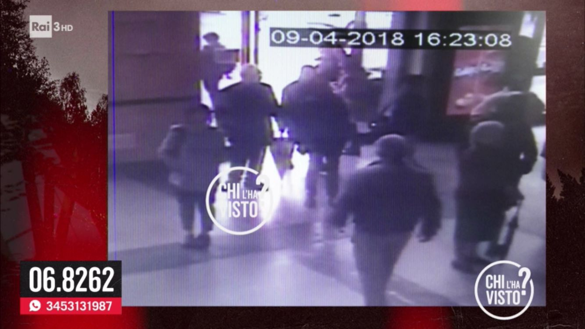 Sabrina sulla banchina tra i binari 4 e 5. Chi l'ha vista sul treno chiami il 112