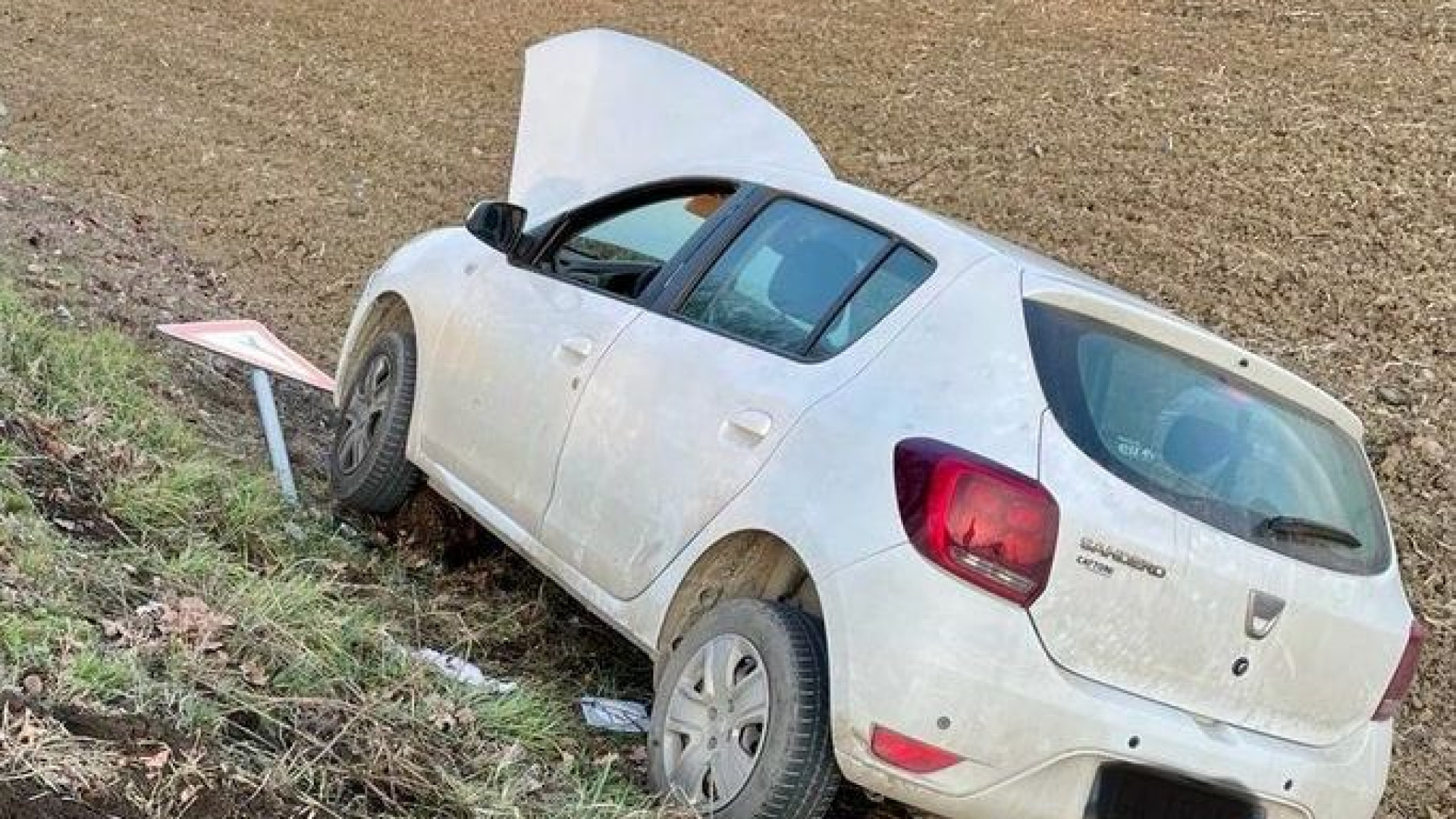 Auto esce di strada alla Barabasca, muore la conducente